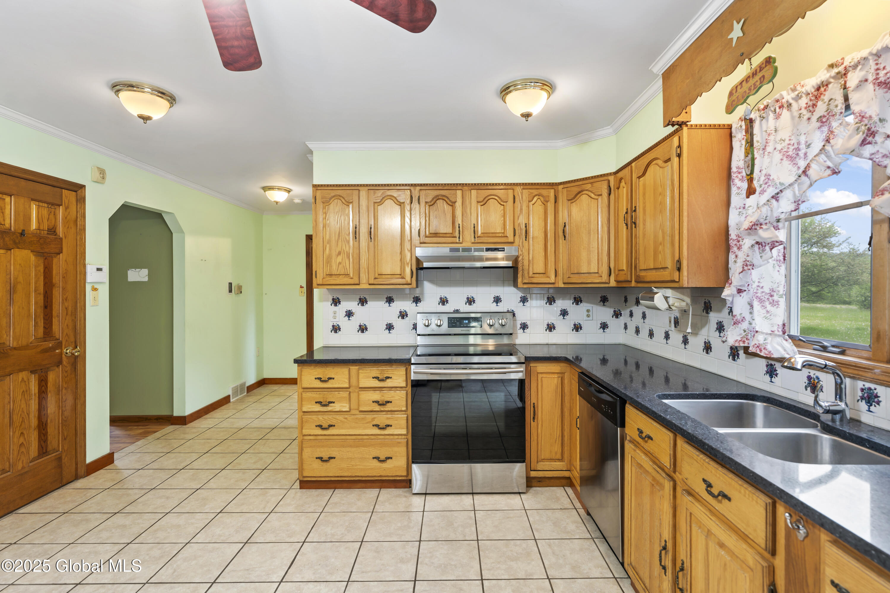 123 Rose Vidot Drive, Amsterdam, New York image 4
