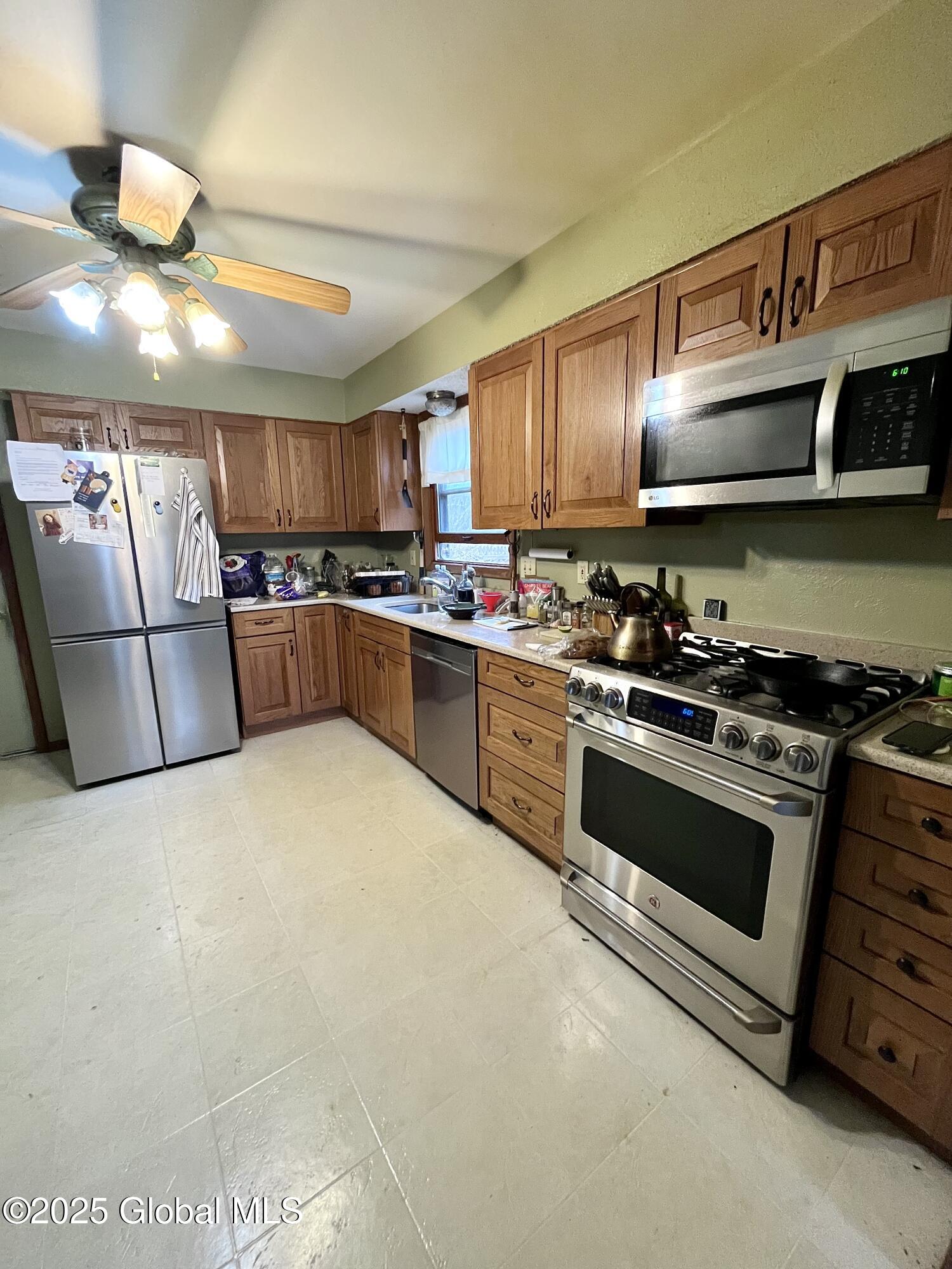 220 Woodscape Drive, Albany, New York image 5