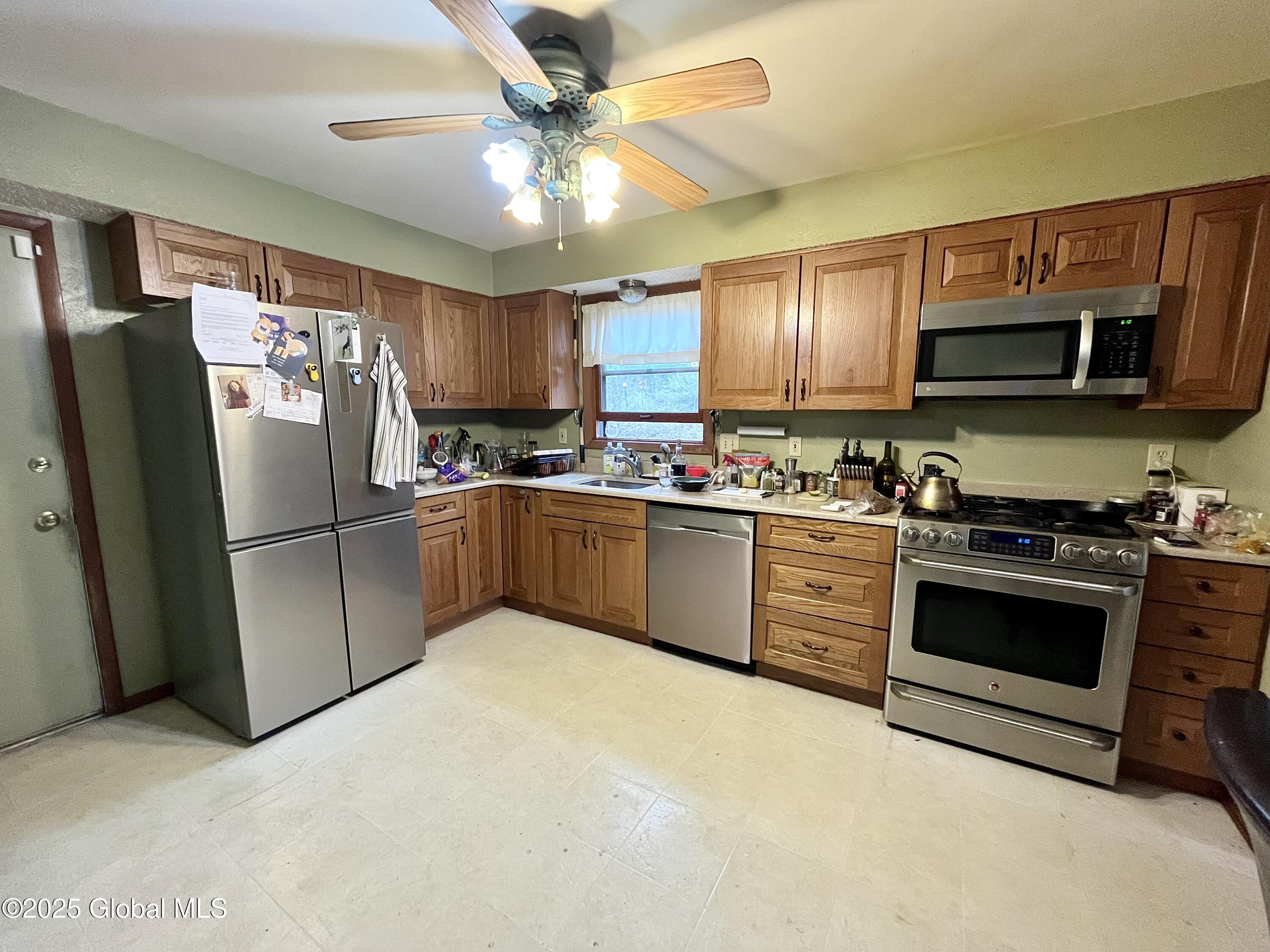 220 Woodscape Drive, Albany, New York image 6