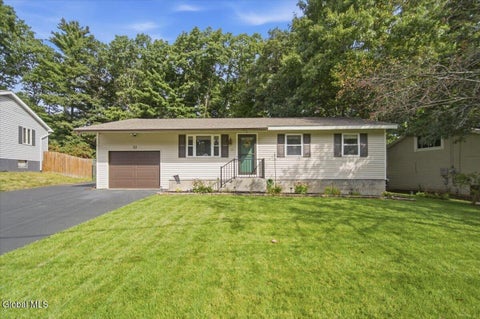 Photo of 10 Curt Boulevard, Saratoga Springs, NY 12866 (MLS # 202626544)