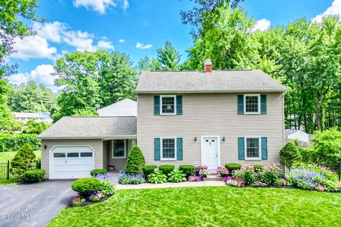 Photo of 21 Huntwood Drive, Clifton Park, NY 12065 (MLS # 202615026)