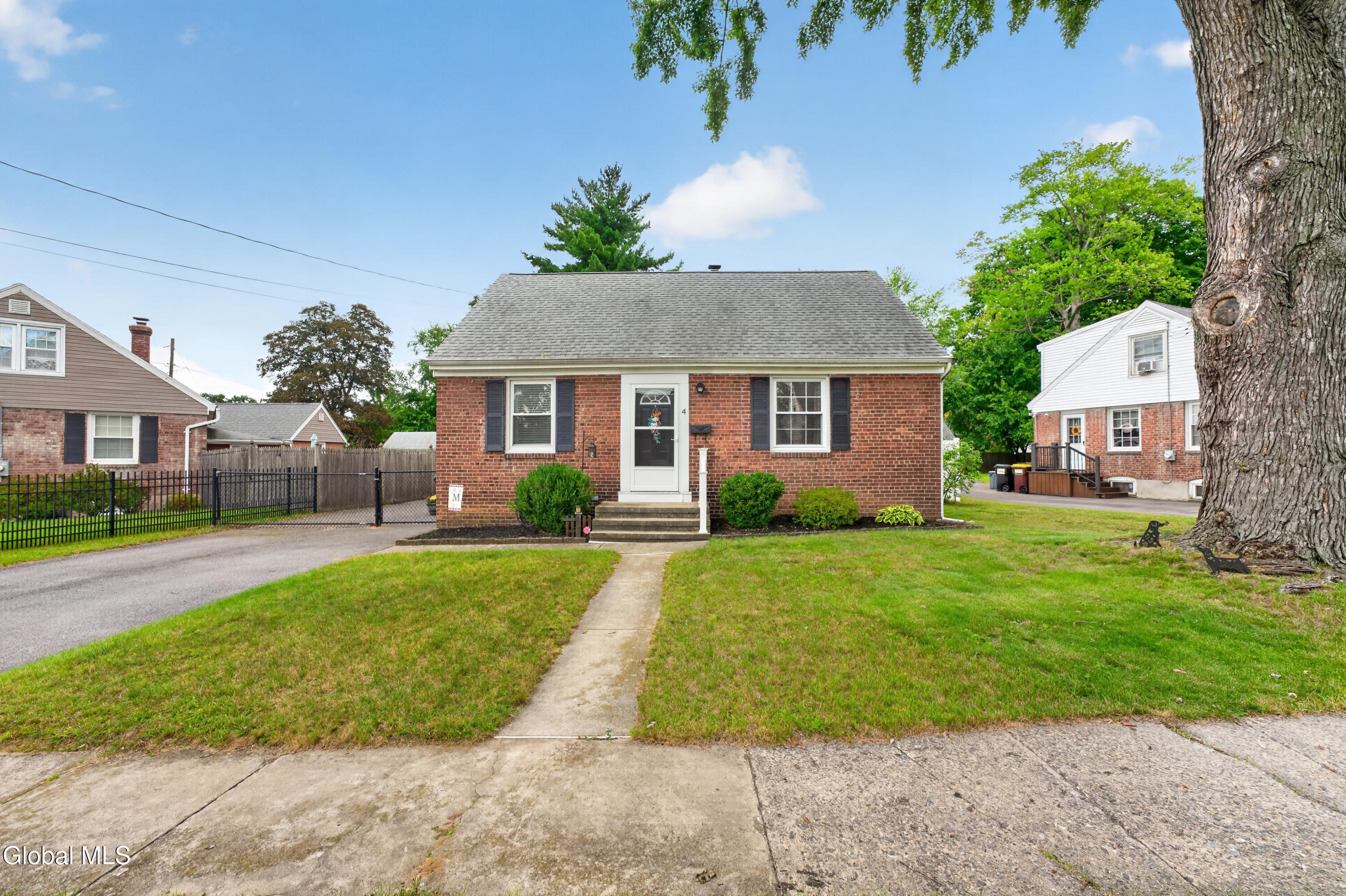 4 Eisenhower Court