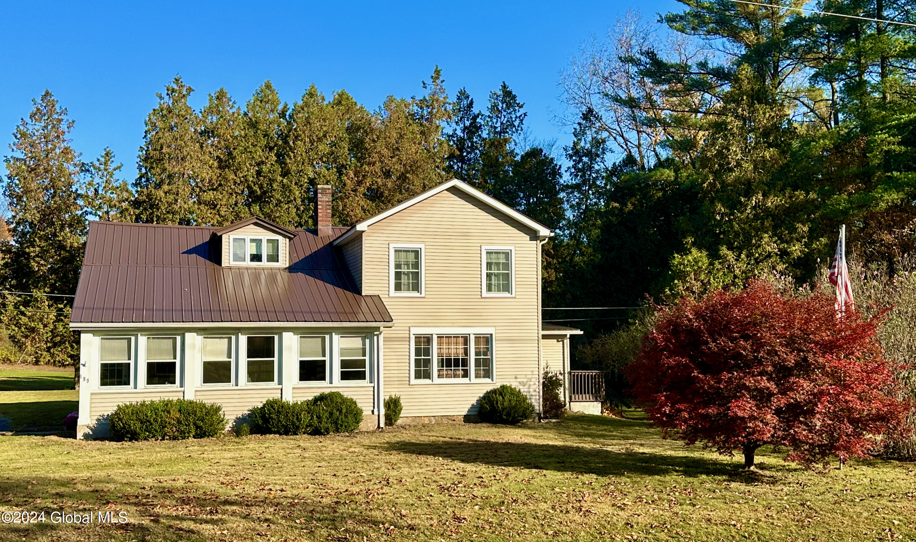 199 Sunnyside E, Queensbury, New York image 1