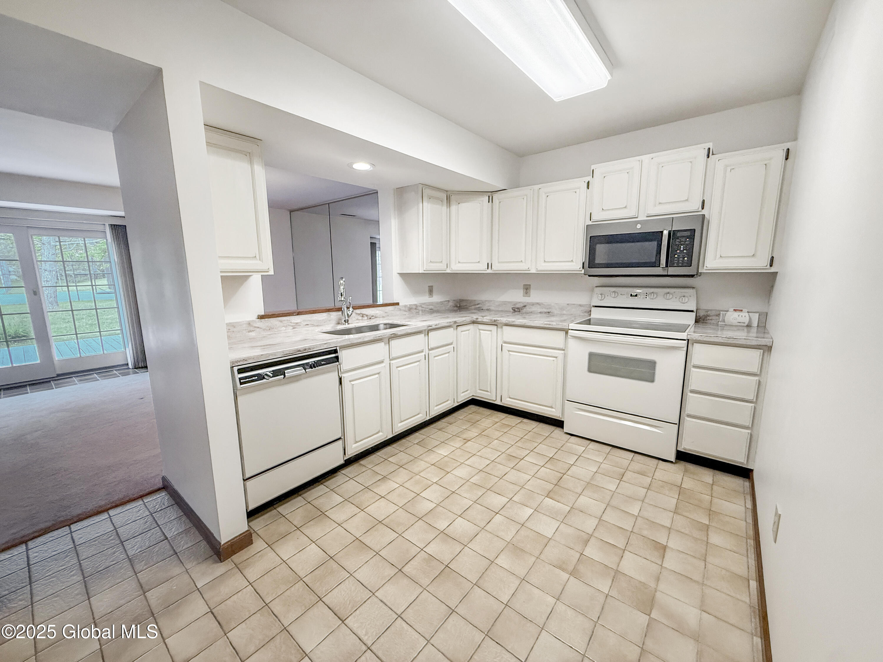 10 Quincy Court, Glenmont, New York image 12