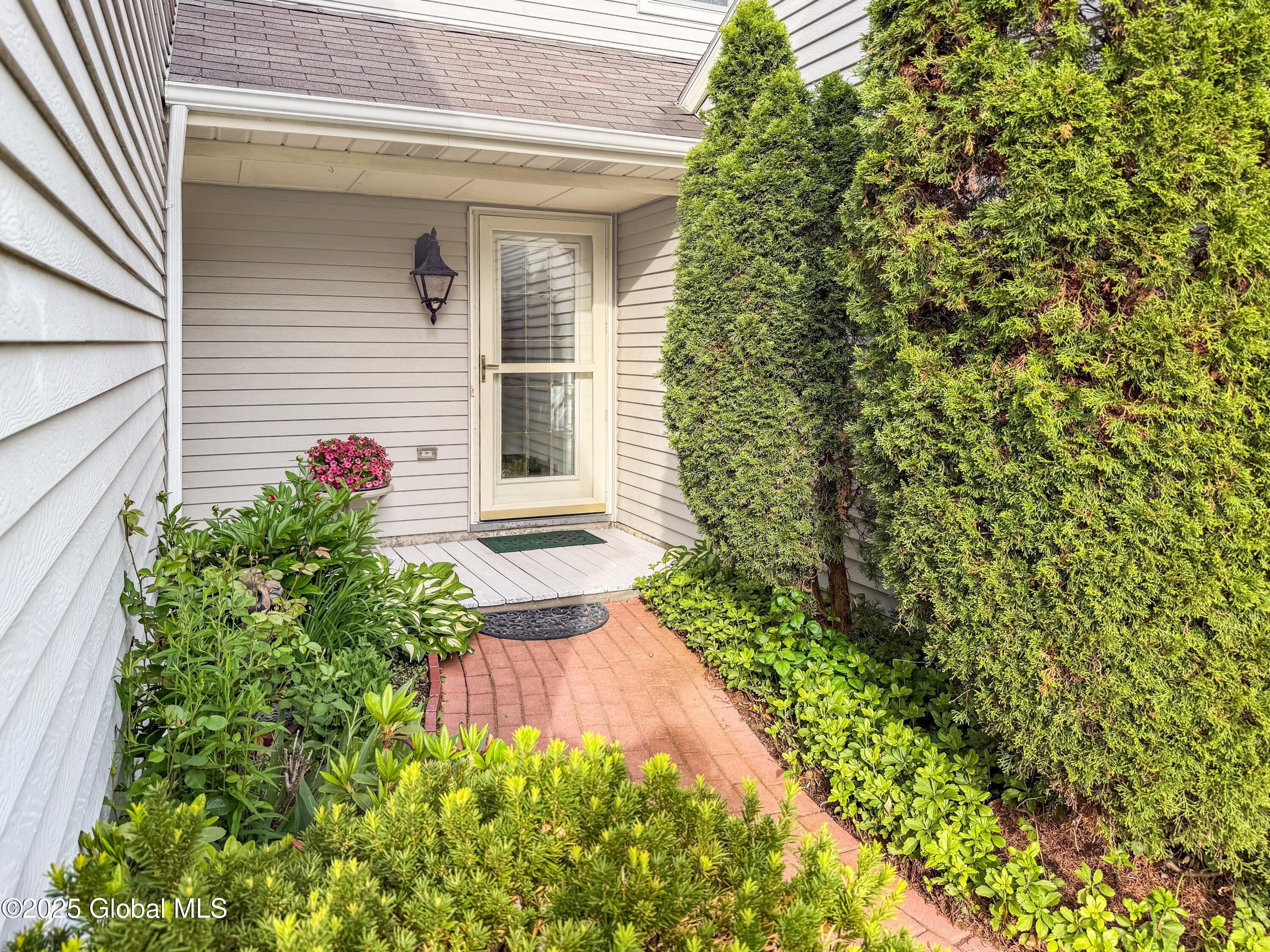 10 Quincy Court, Glenmont, New York image 3