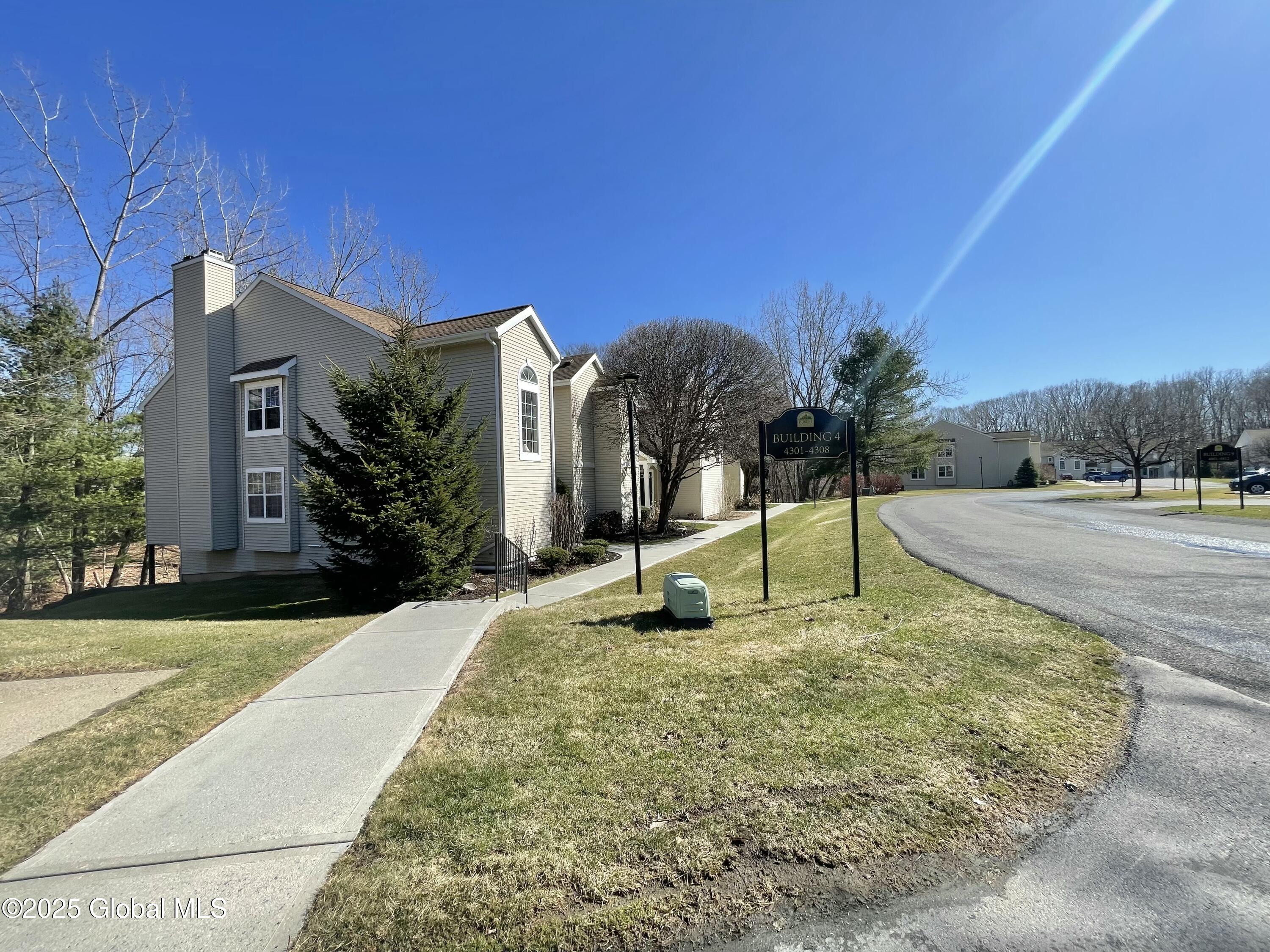 4306 S Foxwood Drive, Clifton Park, New York image 22