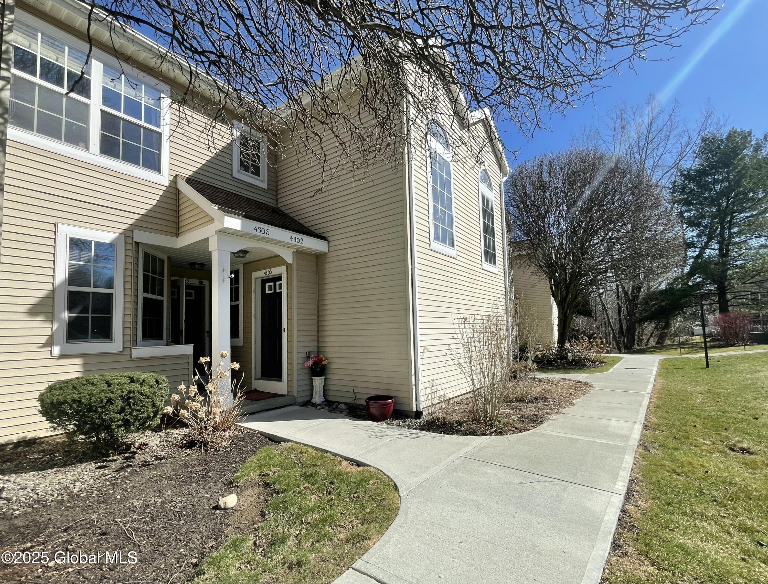 4306 S Foxwood Drive, Clifton Park, New York image 1