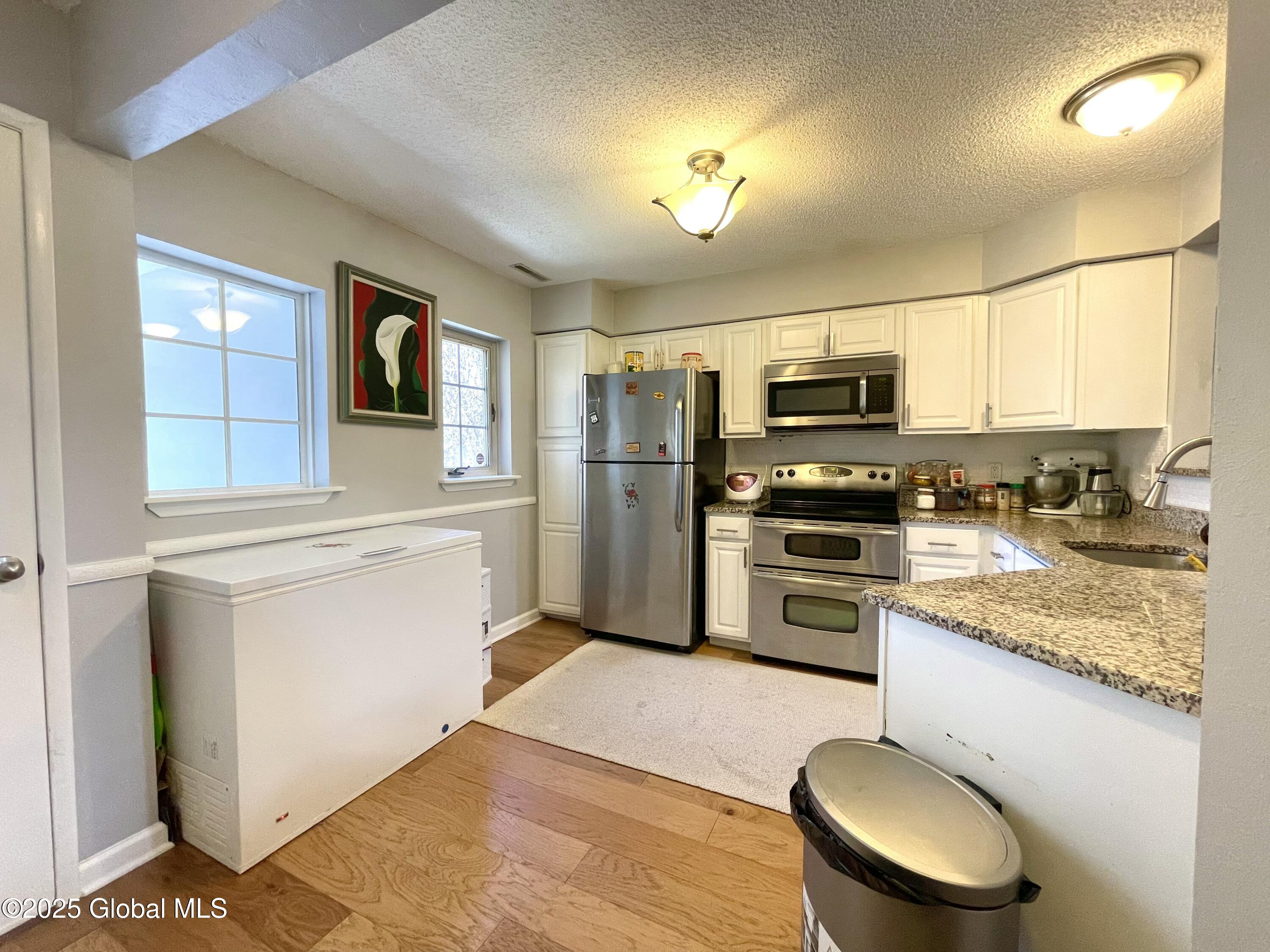 4306 S Foxwood Drive, Clifton Park, New York image 7