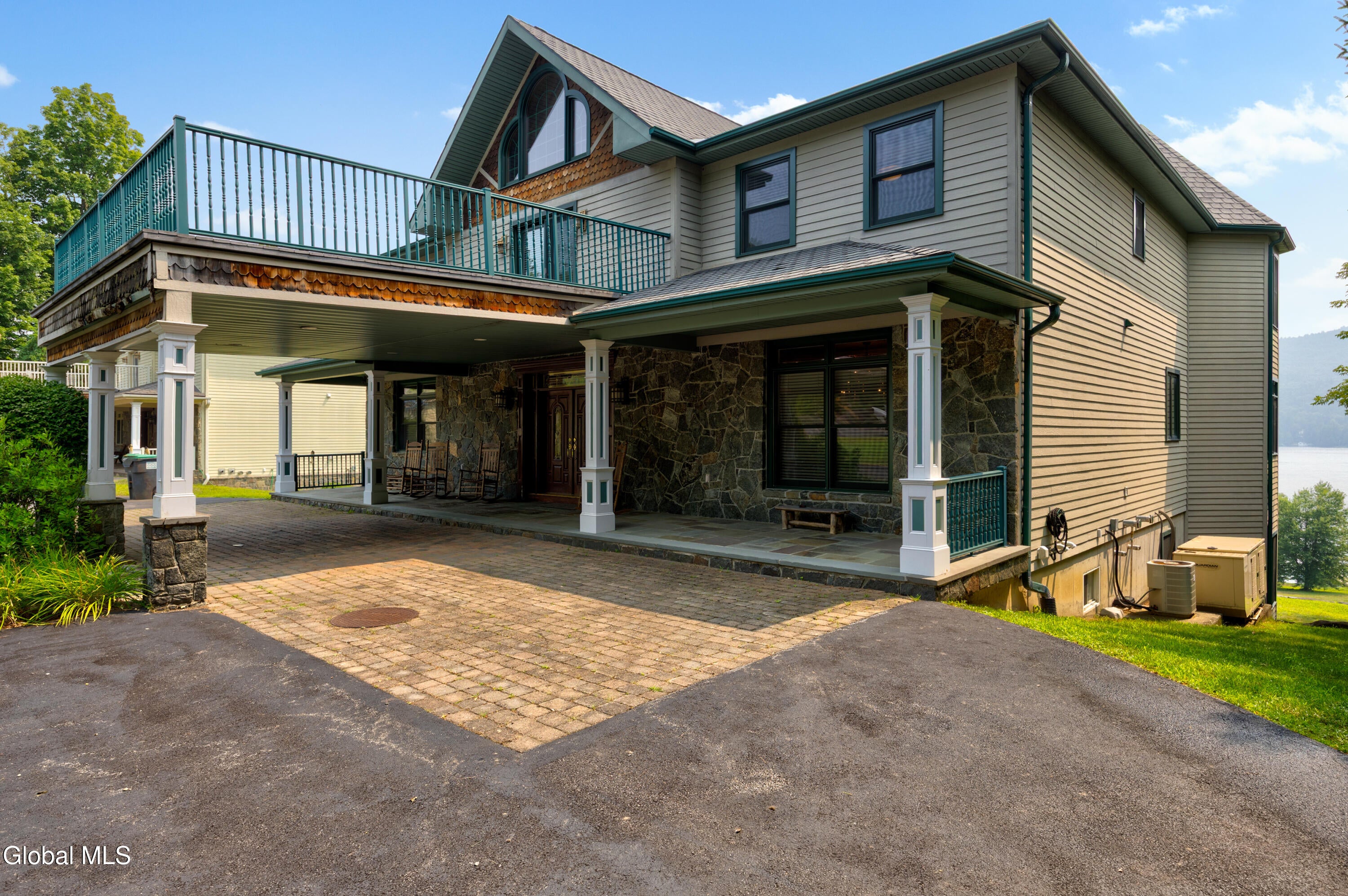 2988 Lakeshore Drive