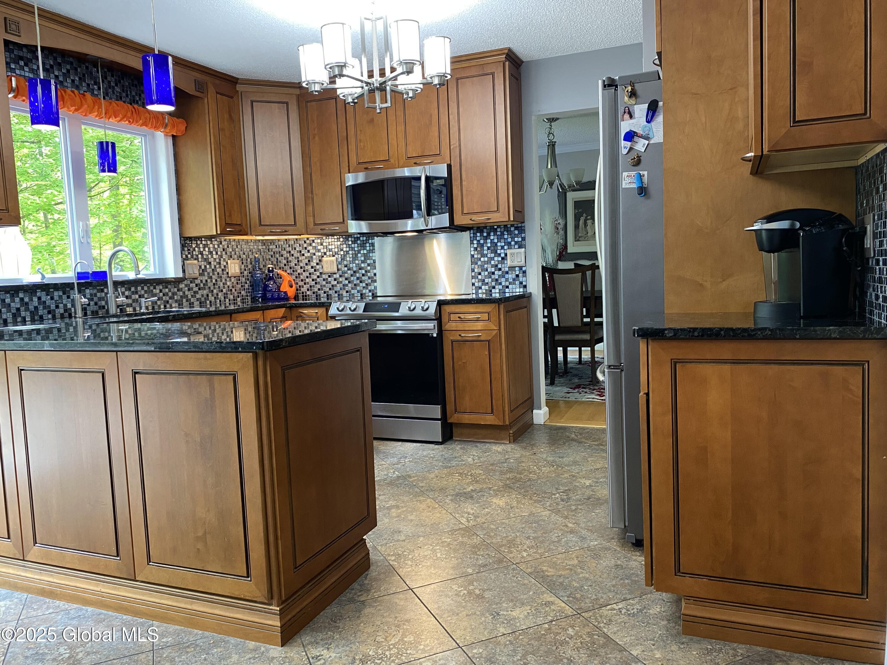 6 Bishops Court, Queensbury, New York image 16