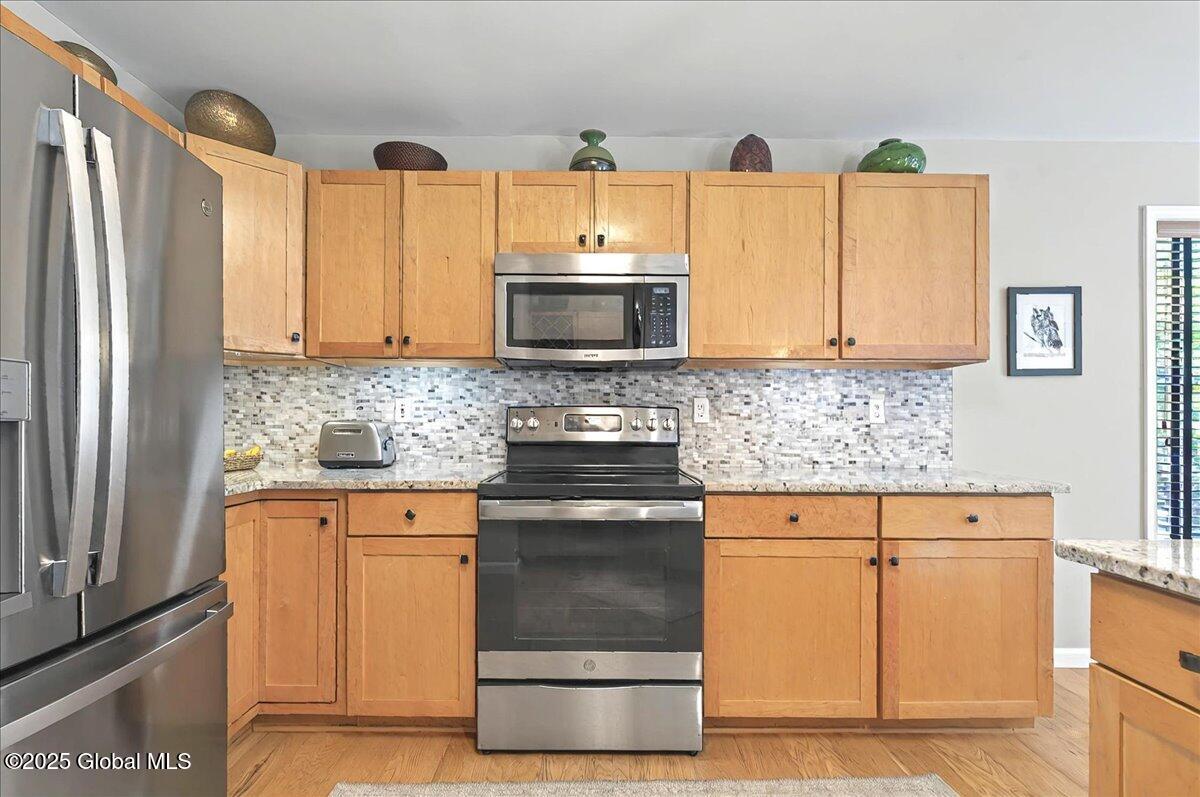 10 Maya Drive, Gansevoort, New York image 18