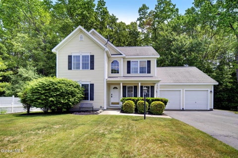 Homes For Sale - 8 Donswood Court<br/> Saratoga County, Clifton Park, NY 12065