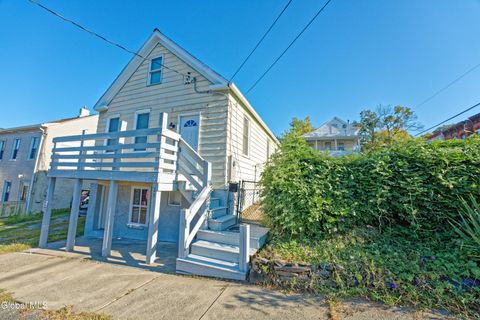 Photo of 29 Glen Street, Rensselaer, NY 12144 (MLS # 202526748) Photo of 29 Glen Street, Rensselaer, NY 12144 (MLS # 202526748)