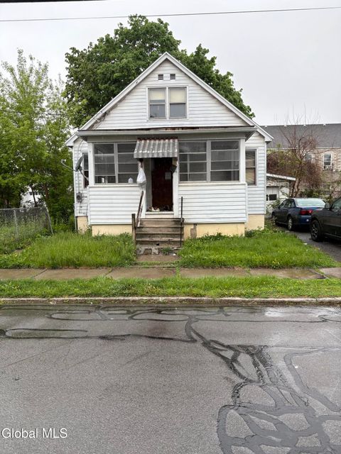 Photo of 1833 Avenue A, Schenectady, NY 12308 (MLS # 202617193)