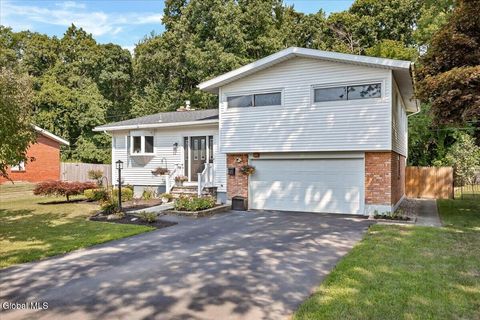 Photo of 38 Hialeah Drive, Colonie, NY 12205 (MLS # 202621812)