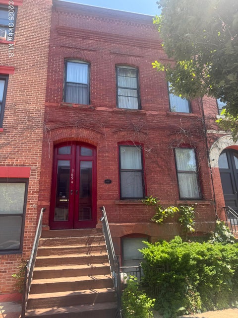 Photo for 369 Madison Avenue