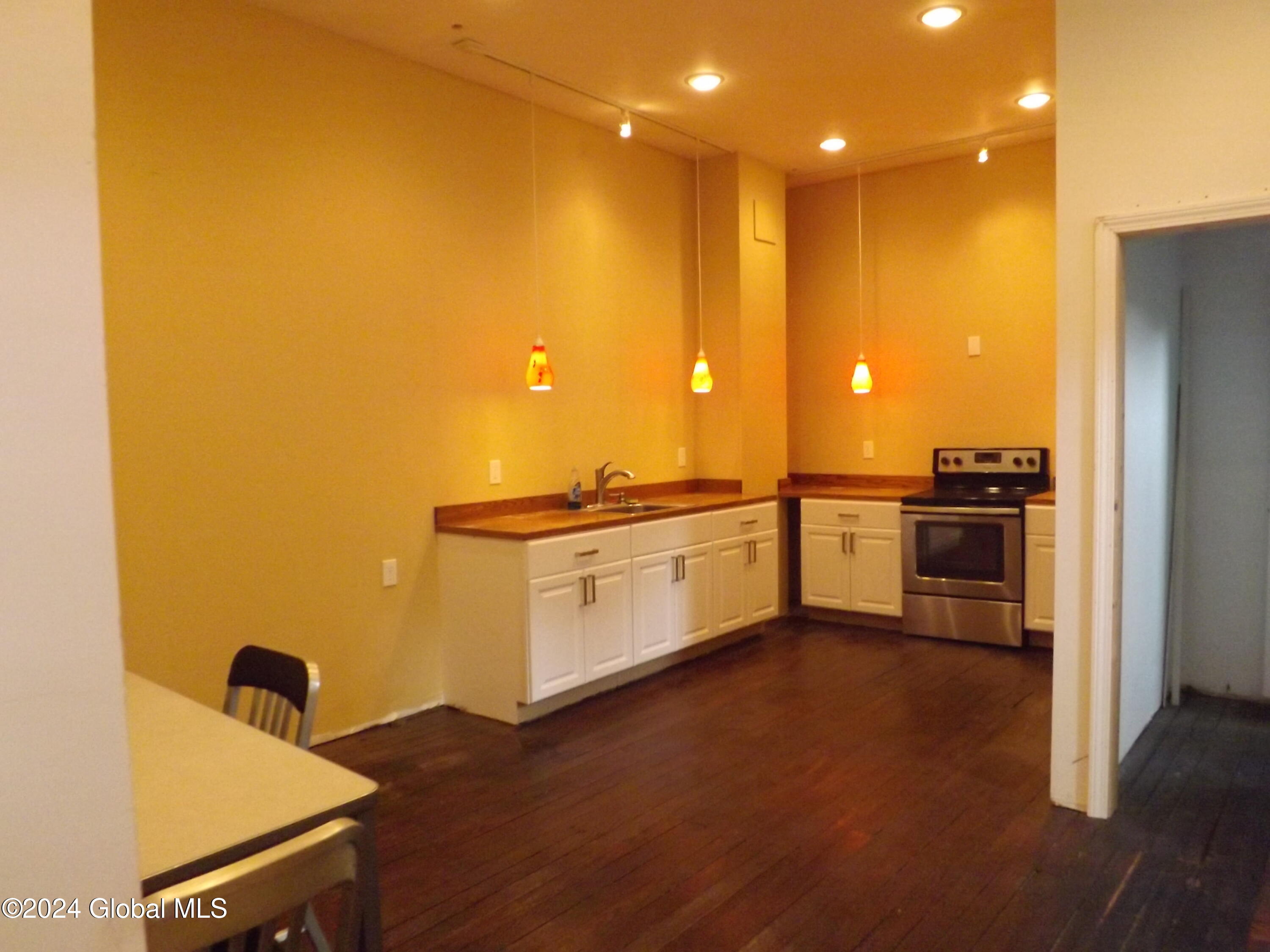 Schenectady, New York 12305, United States, ,Commercial,Pending,27406