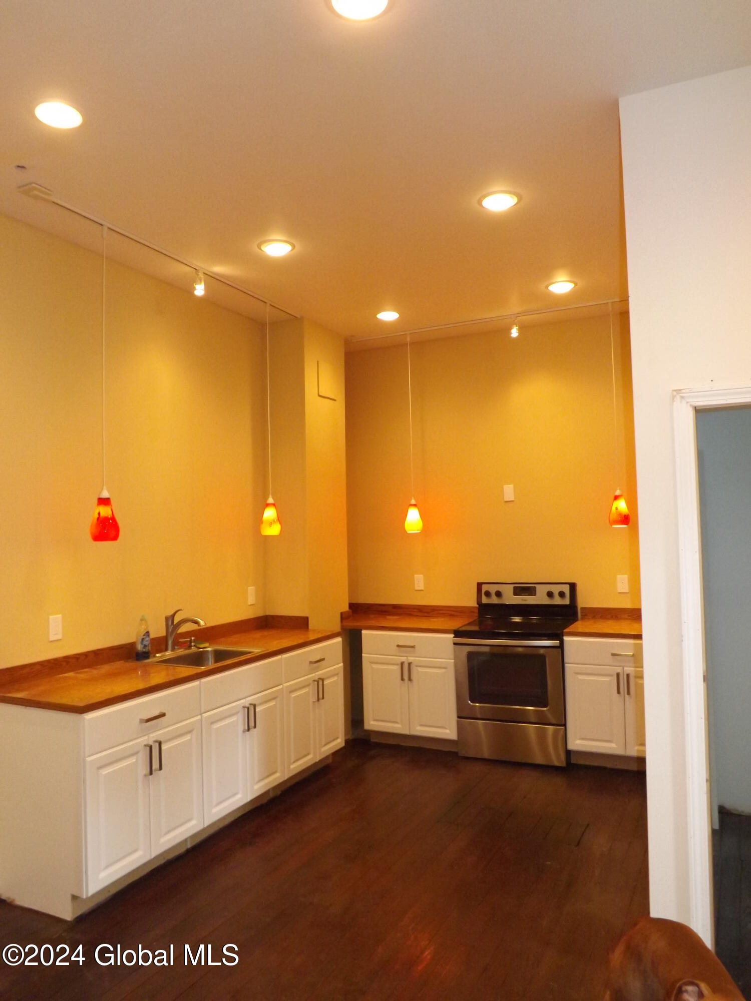 Schenectady, New York 12305, United States, ,Commercial,Pending,27406