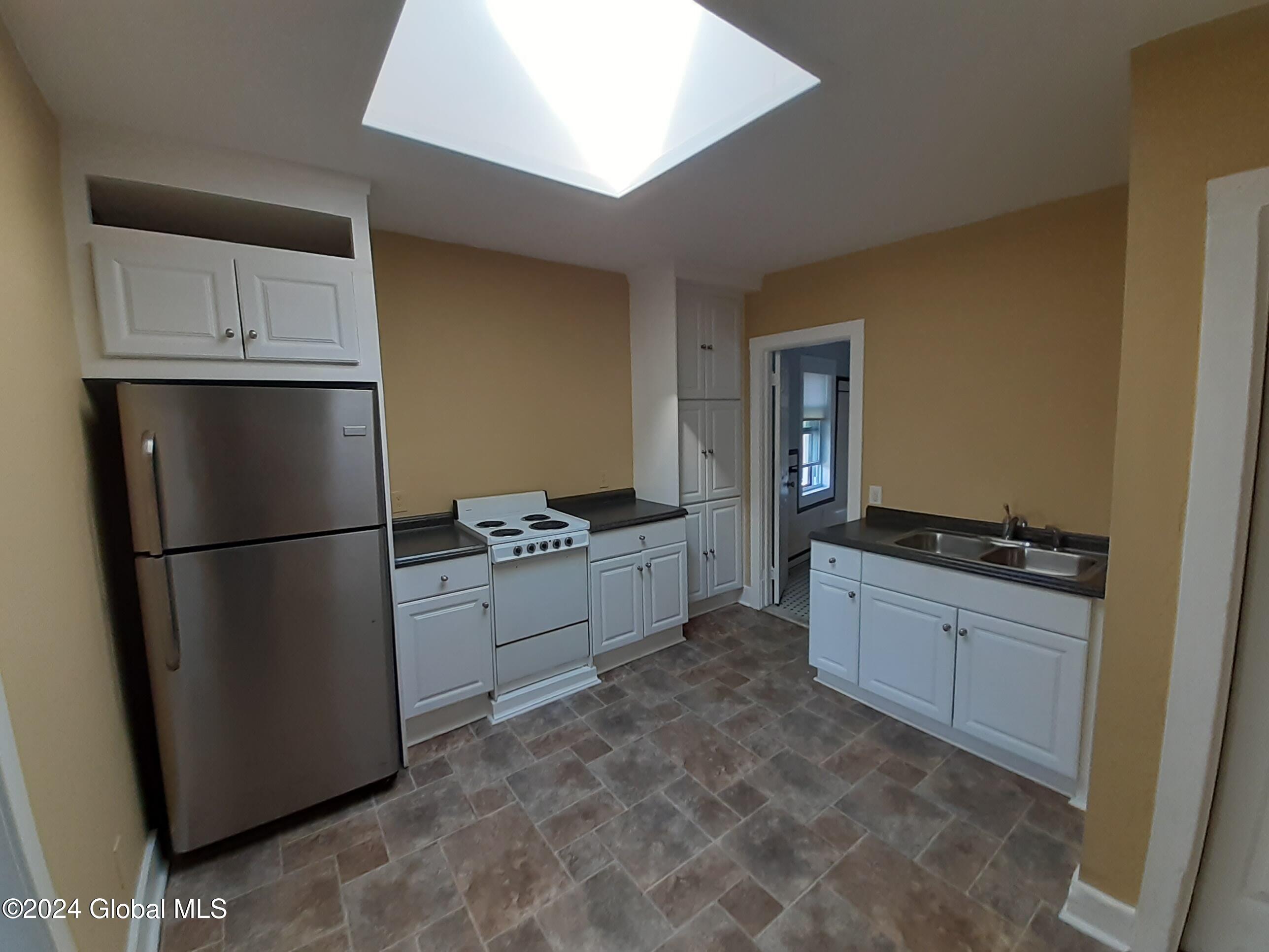Schenectady, New York 12305, United States, ,Commercial,Pending,27406