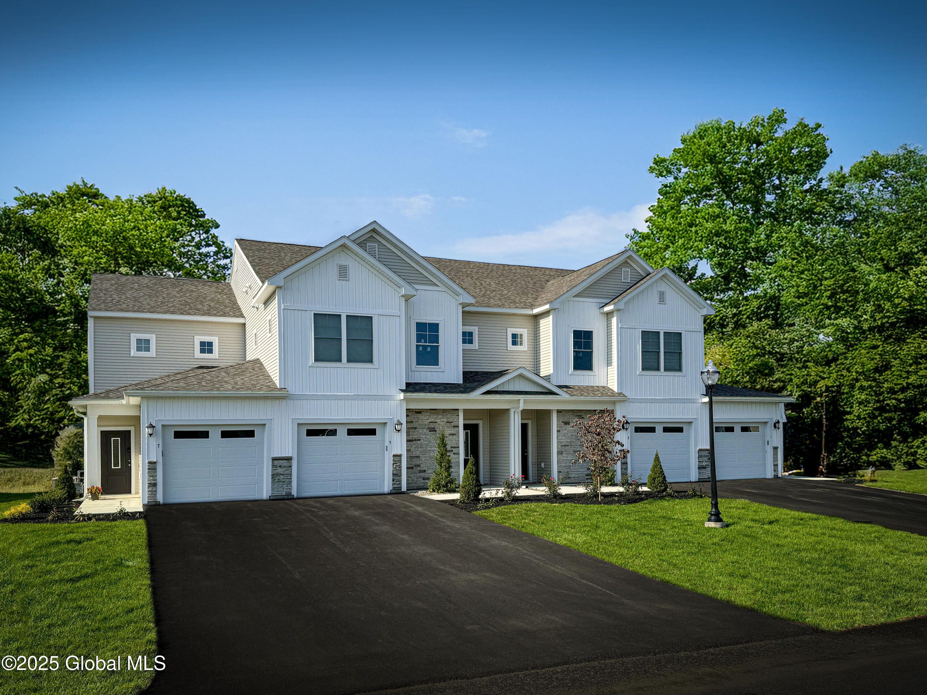 18 Reeds Hollow Holw, Saratoga Springs, New York image 1