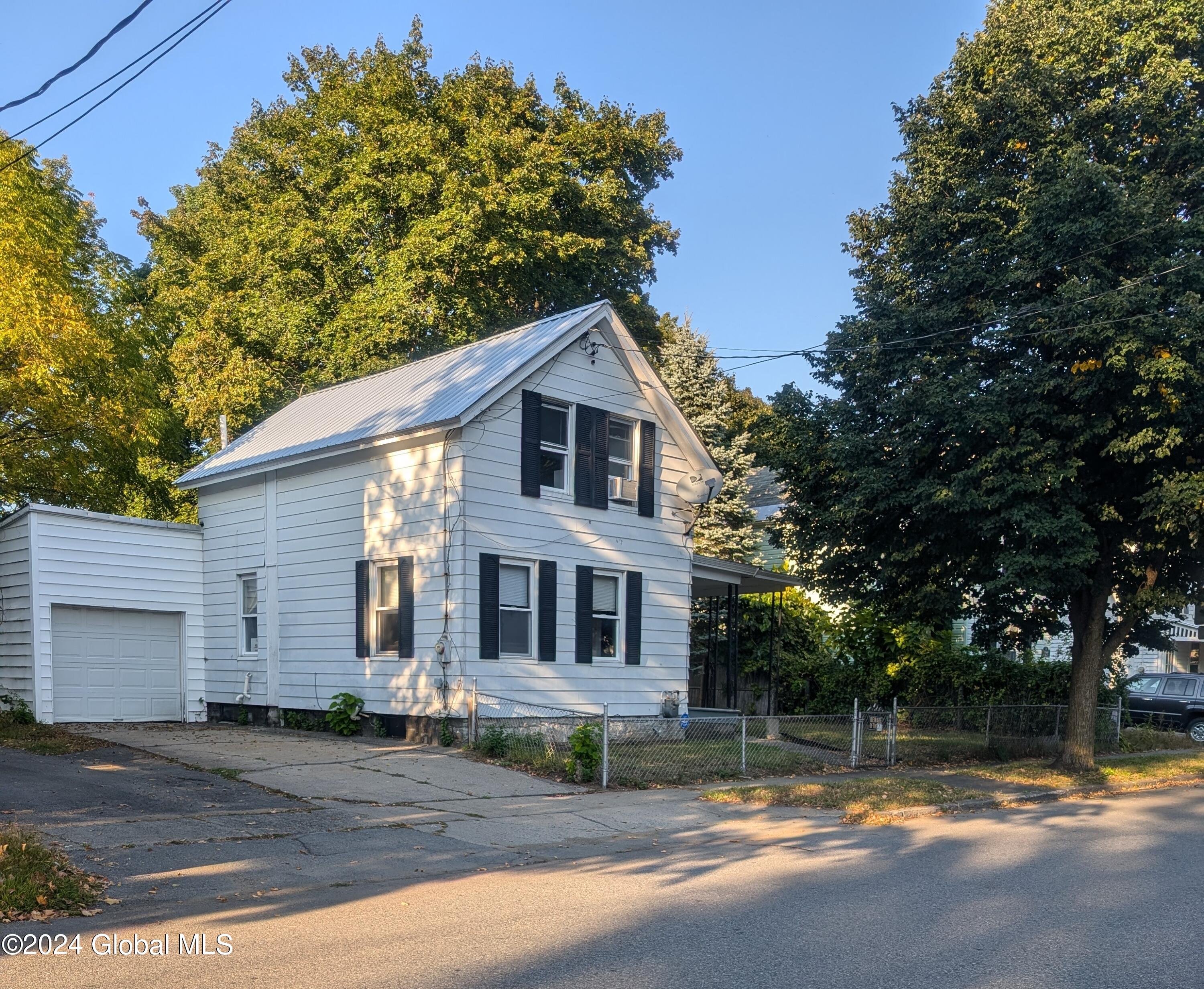 27 3rd Street, Glens Falls, New York image 1