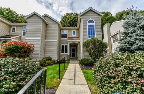 Photo of 5209 Forest Point Drive, Clifton Park, NY 12065 (MLS # 202626421)