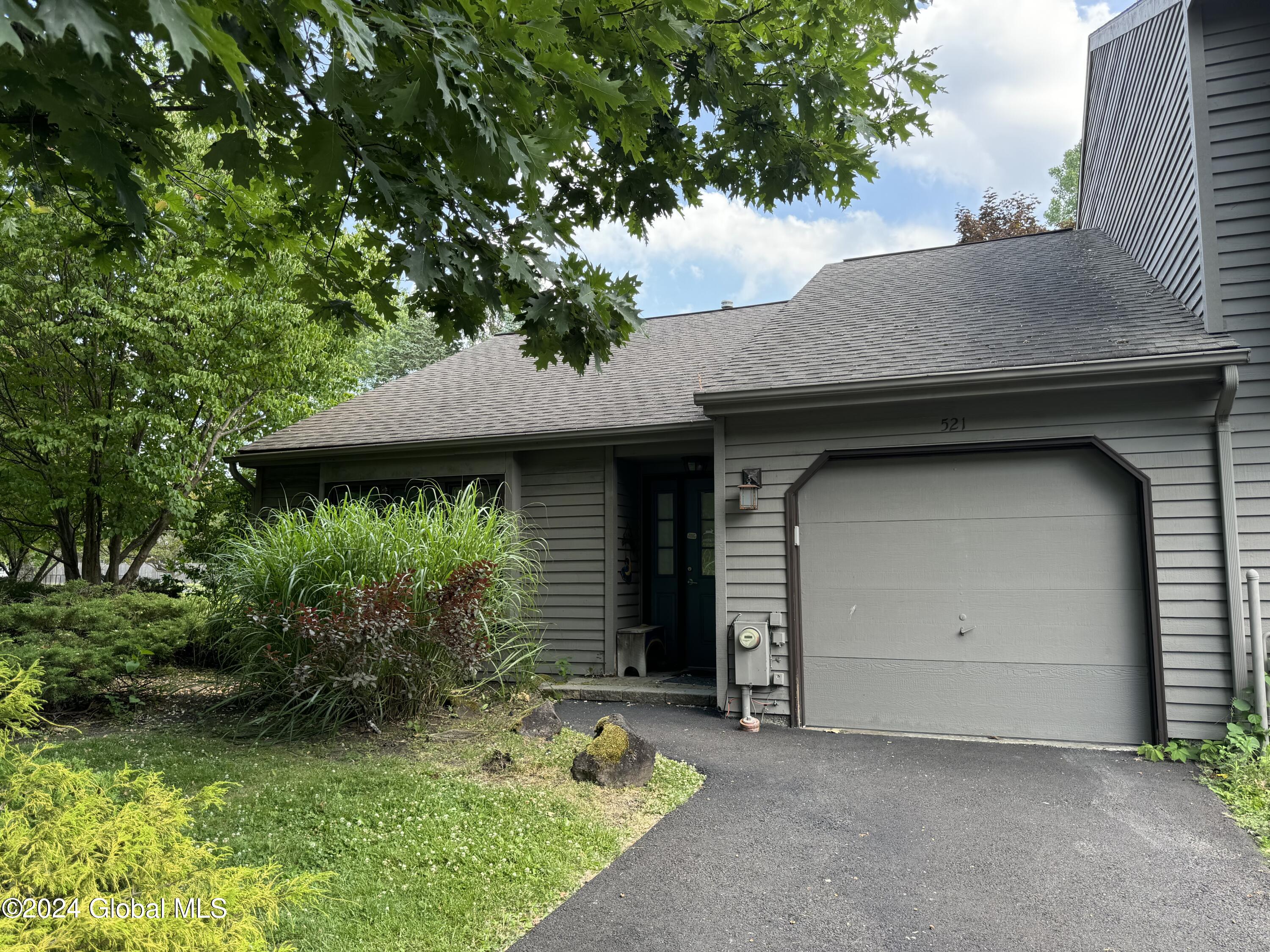521 Townwood Drive, Guilderland, New York image 3