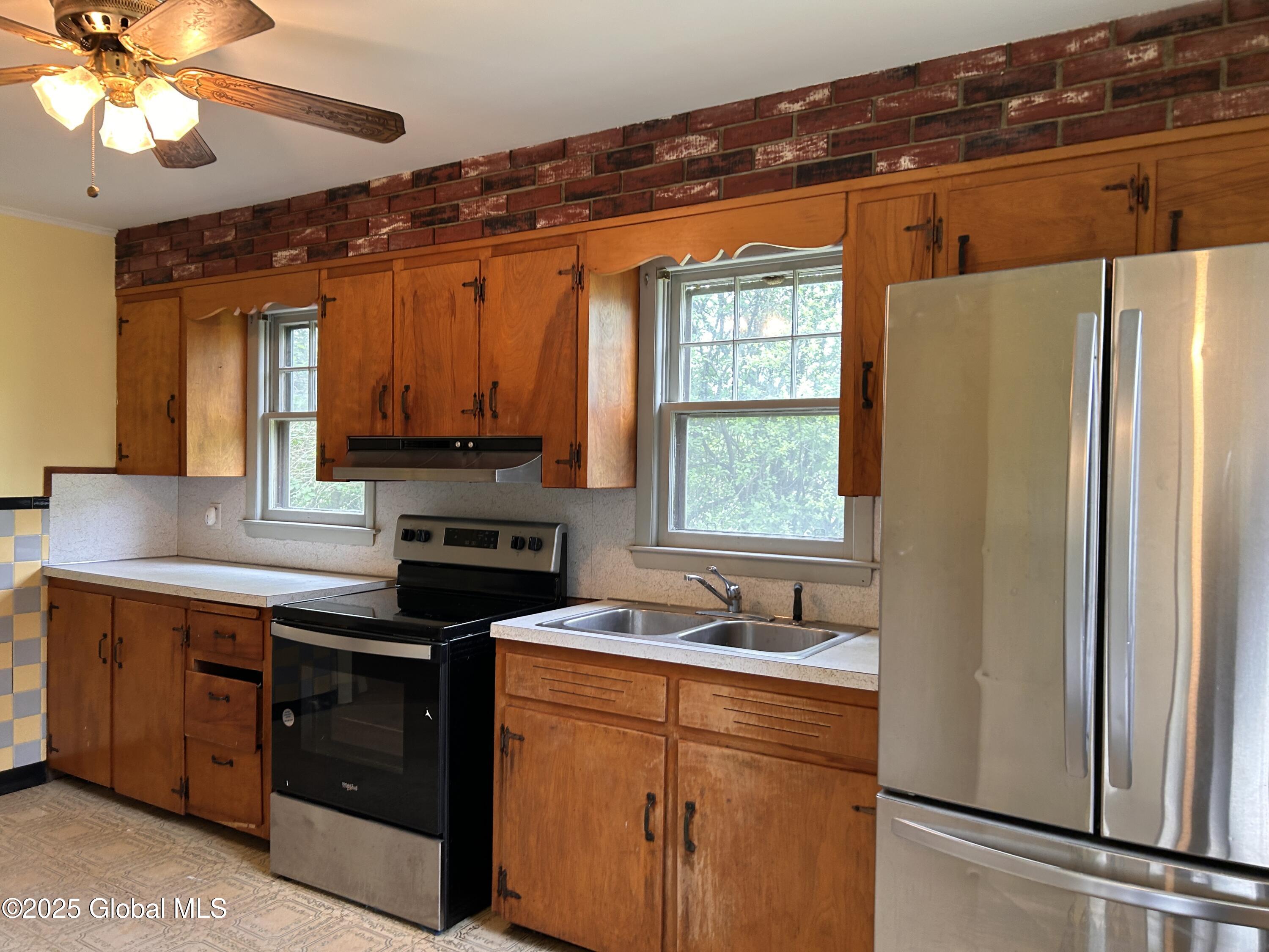 1097 Church Rd Road, Glenville, New York image 7