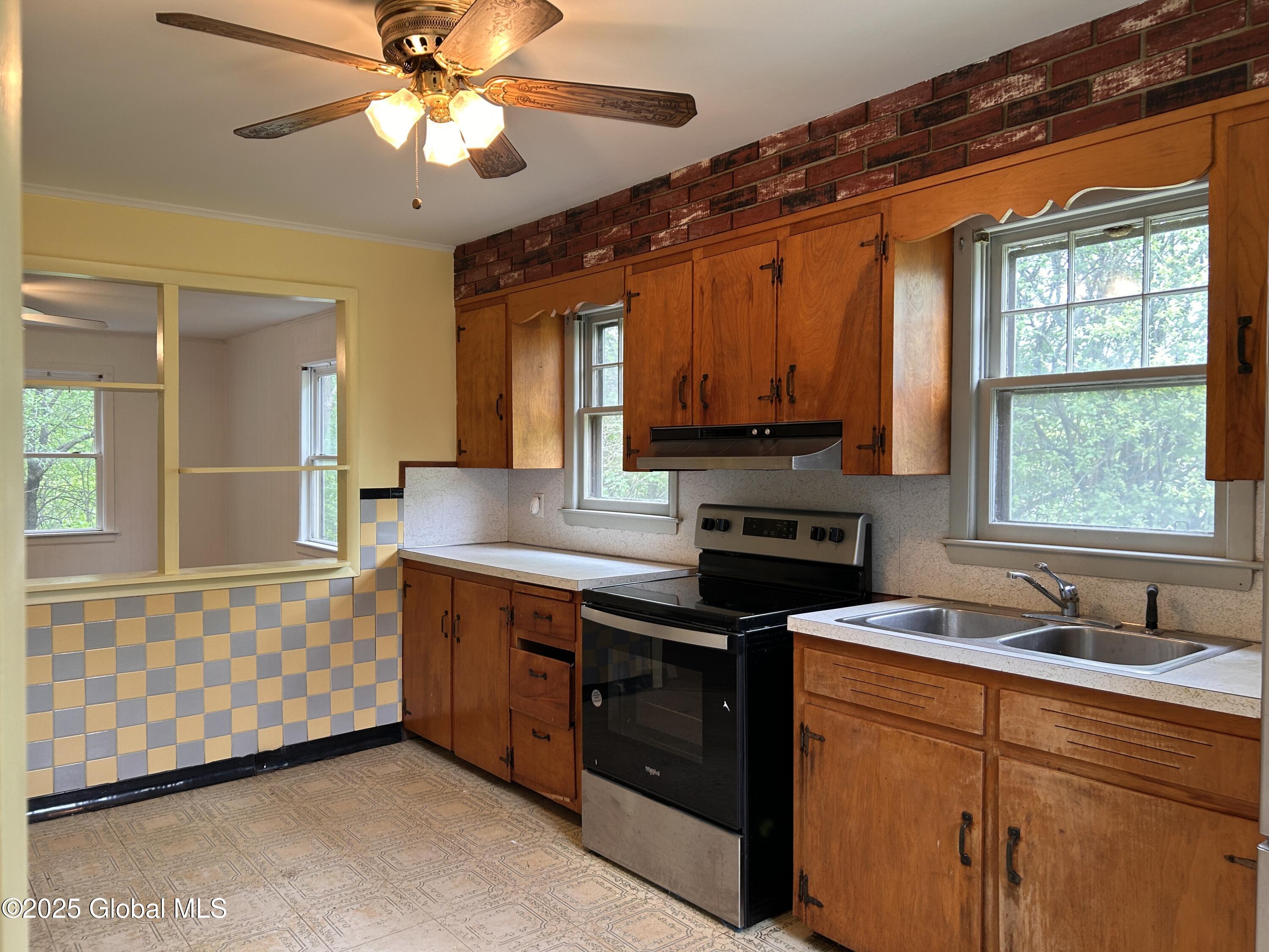 1097 Church Rd Road, Glenville, New York image 5