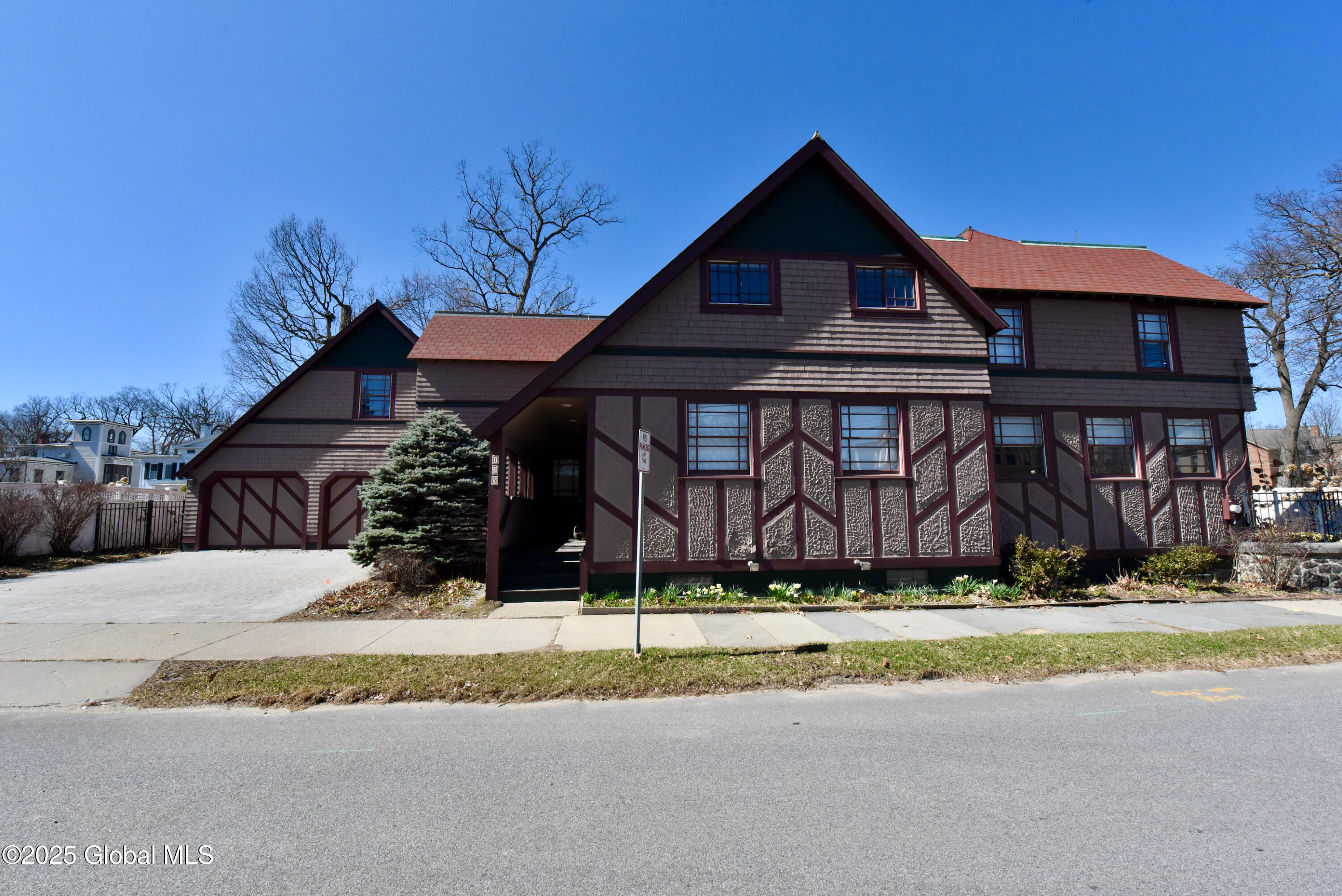 125 Regent Street, Saratoga Springs, New York image 2