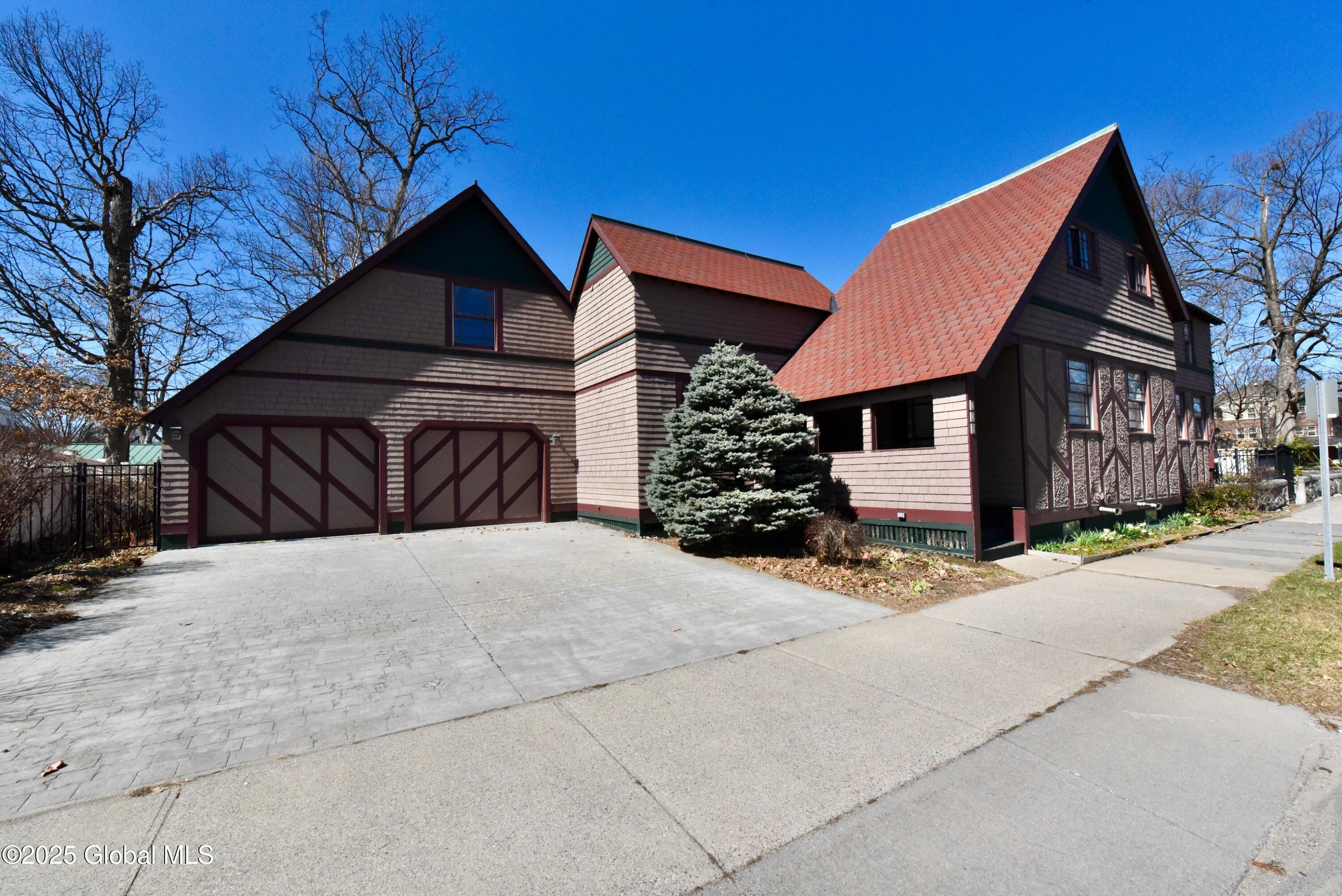 125 Regent Street, Saratoga Springs, New York image 1