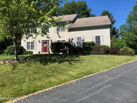 Homes For Rent - 7 Clear Water Court<br/> Clifton Park, NY 12065