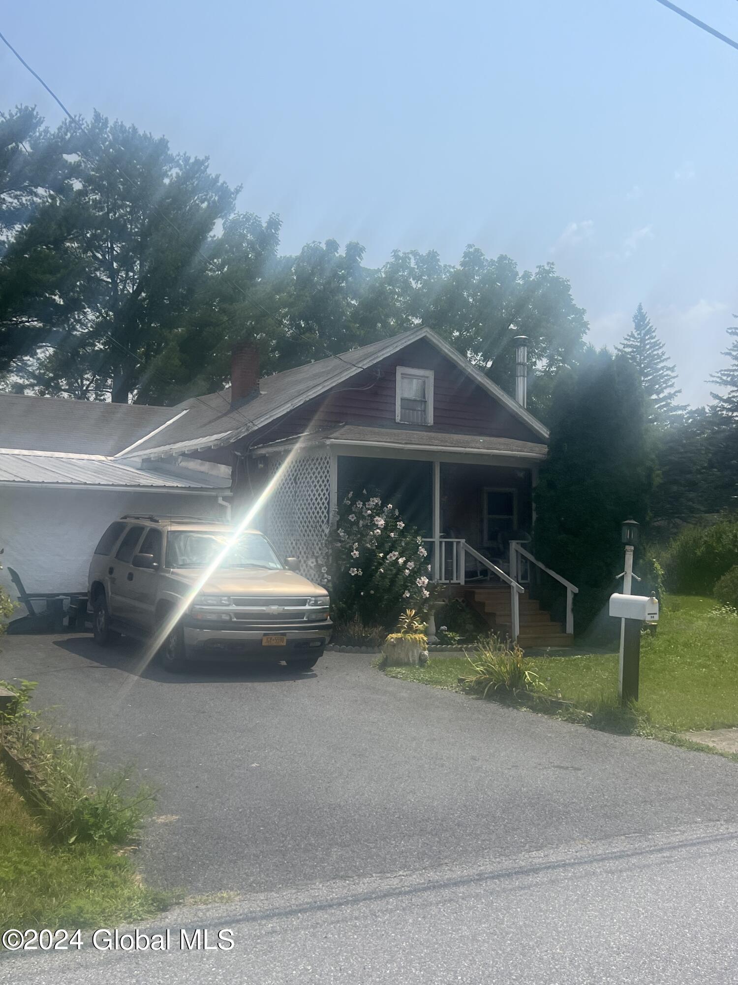 26 3rd Avenue, Ticonderoga, New York image 1