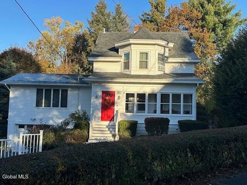 Photo of 26 Woodlawn Court, Troy, NY 12180 (MLS # 202528666) Photo of 26 Woodlawn Court, Troy, NY 12180 (MLS # 202528666)