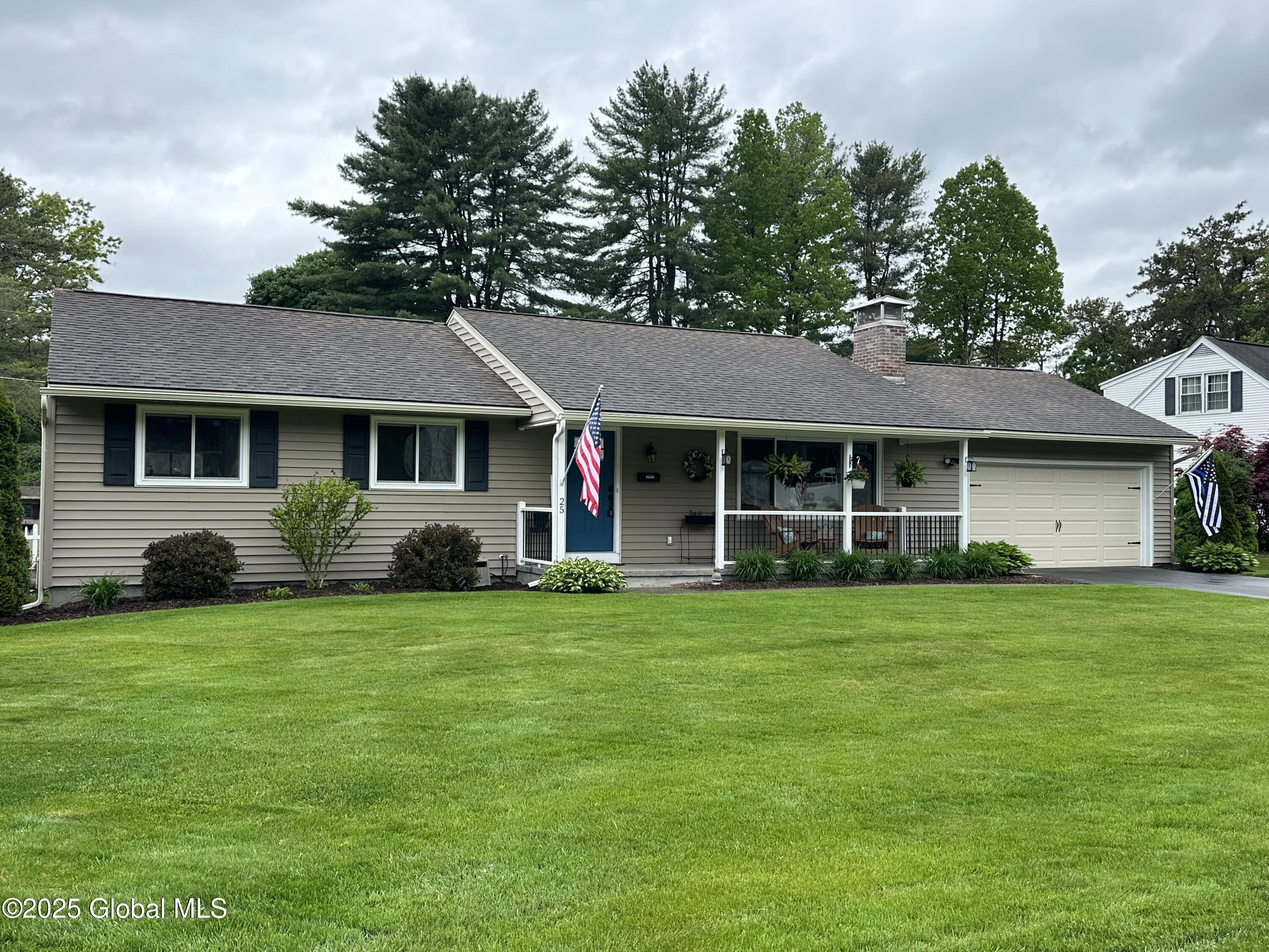 25 Sylvan Avenue, Queensbury, New York image 1
