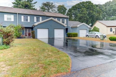 Townhouse For Sale - 7104 Suzanne Lane<br/> Schenectady, NY 12303