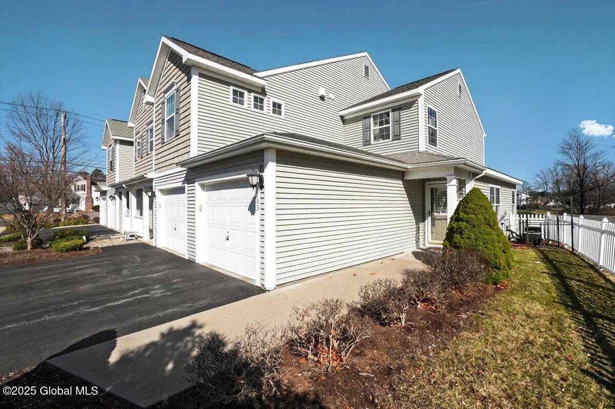 103 Cherry Blossom Court, Schenectady, New York image 32