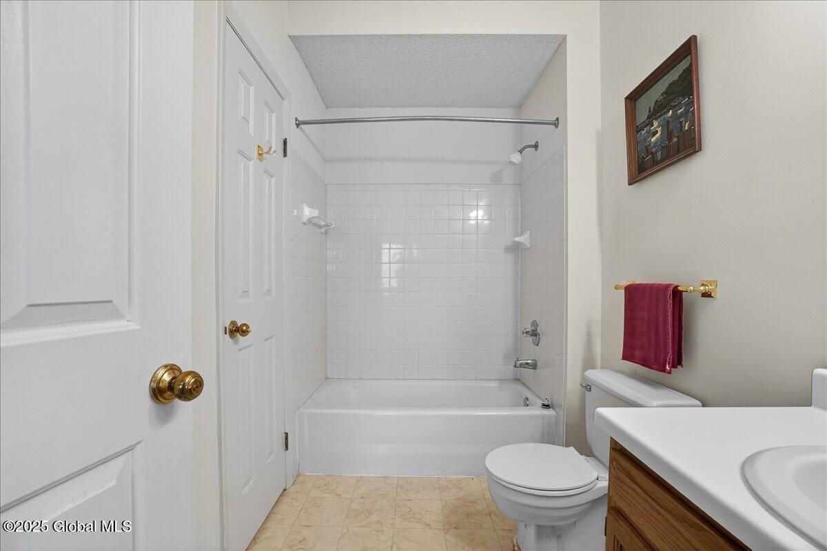 713 Hampton Place Boulevard, Troy, New York image 16