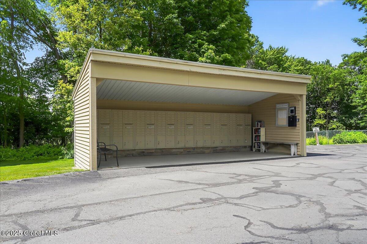 713 Hampton Place Boulevard, Troy, New York image 28