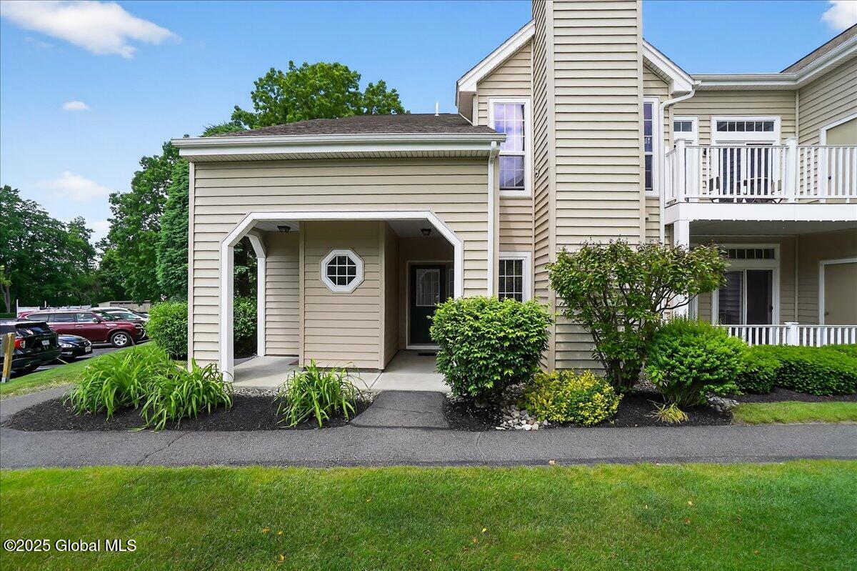 713 Hampton Place Boulevard, Troy, New York image 1