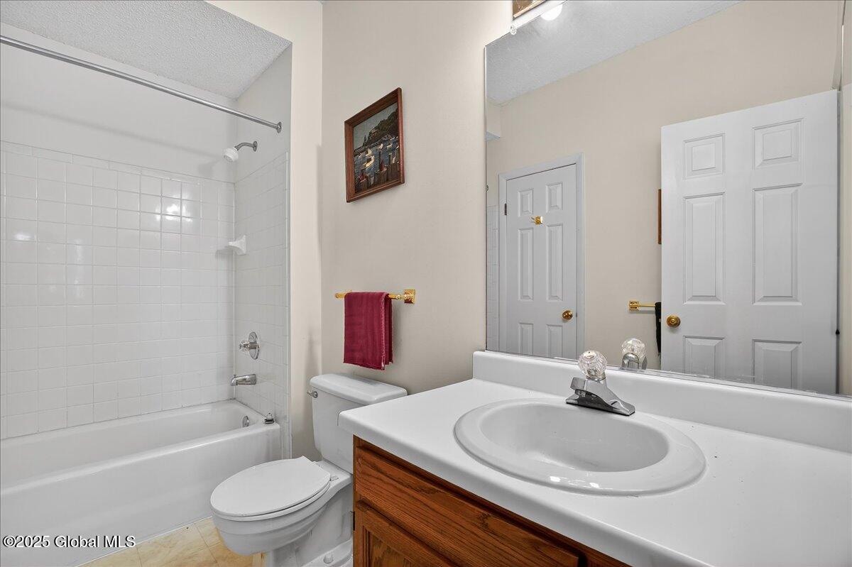 713 Hampton Place Boulevard, Troy, New York image 17