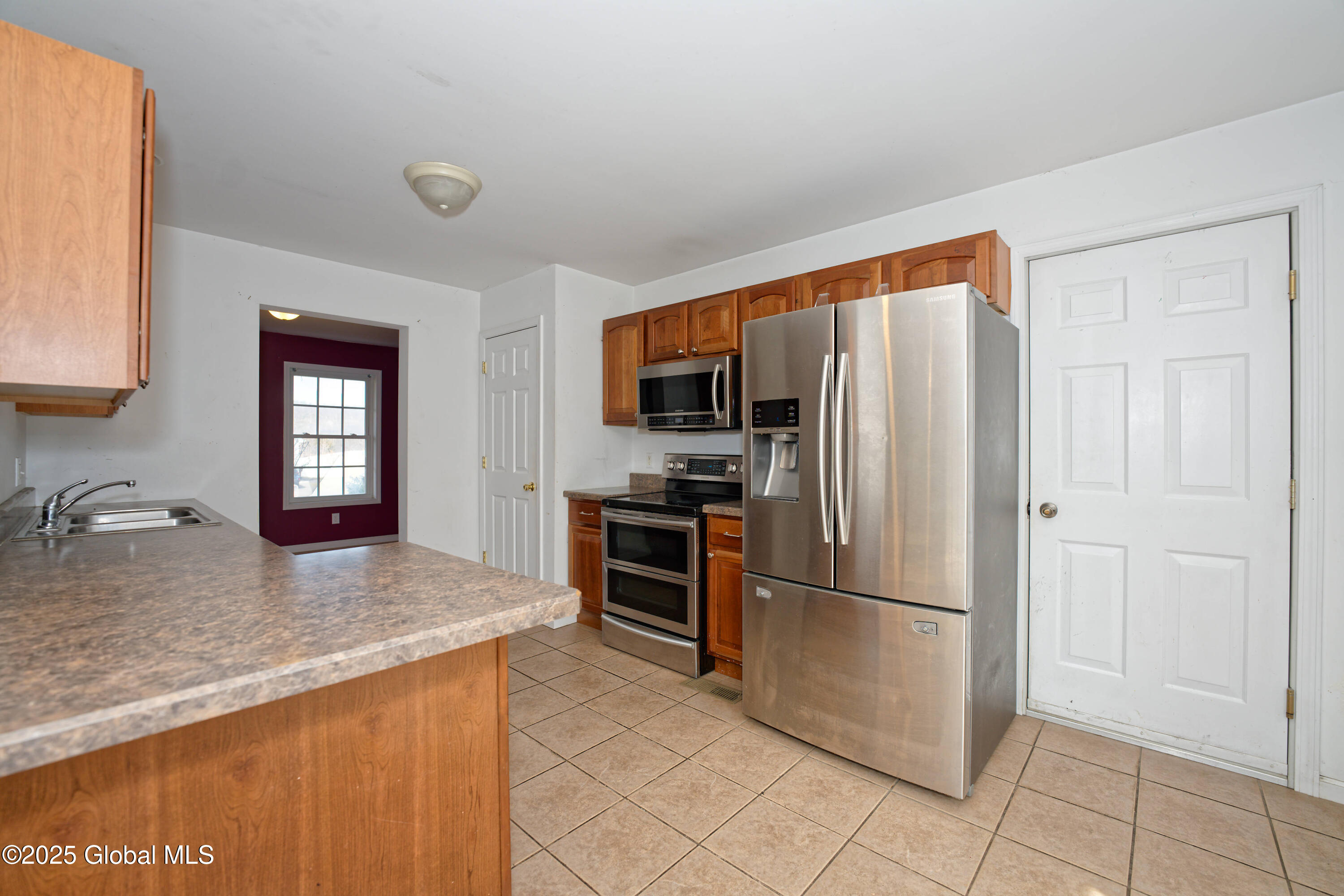 24 Laura Lane, Ravena, New York image 10