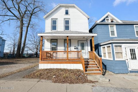 Photo of 11 Landon Terrace, Schenectady, NY 12308 (MLS # 202610751)