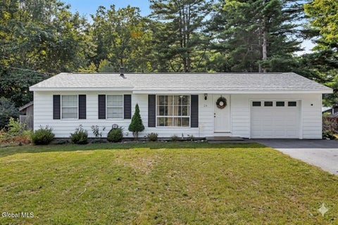 Homes For Sale - 28 Davidson Drive<br/> Saratoga Springs, NY 12866