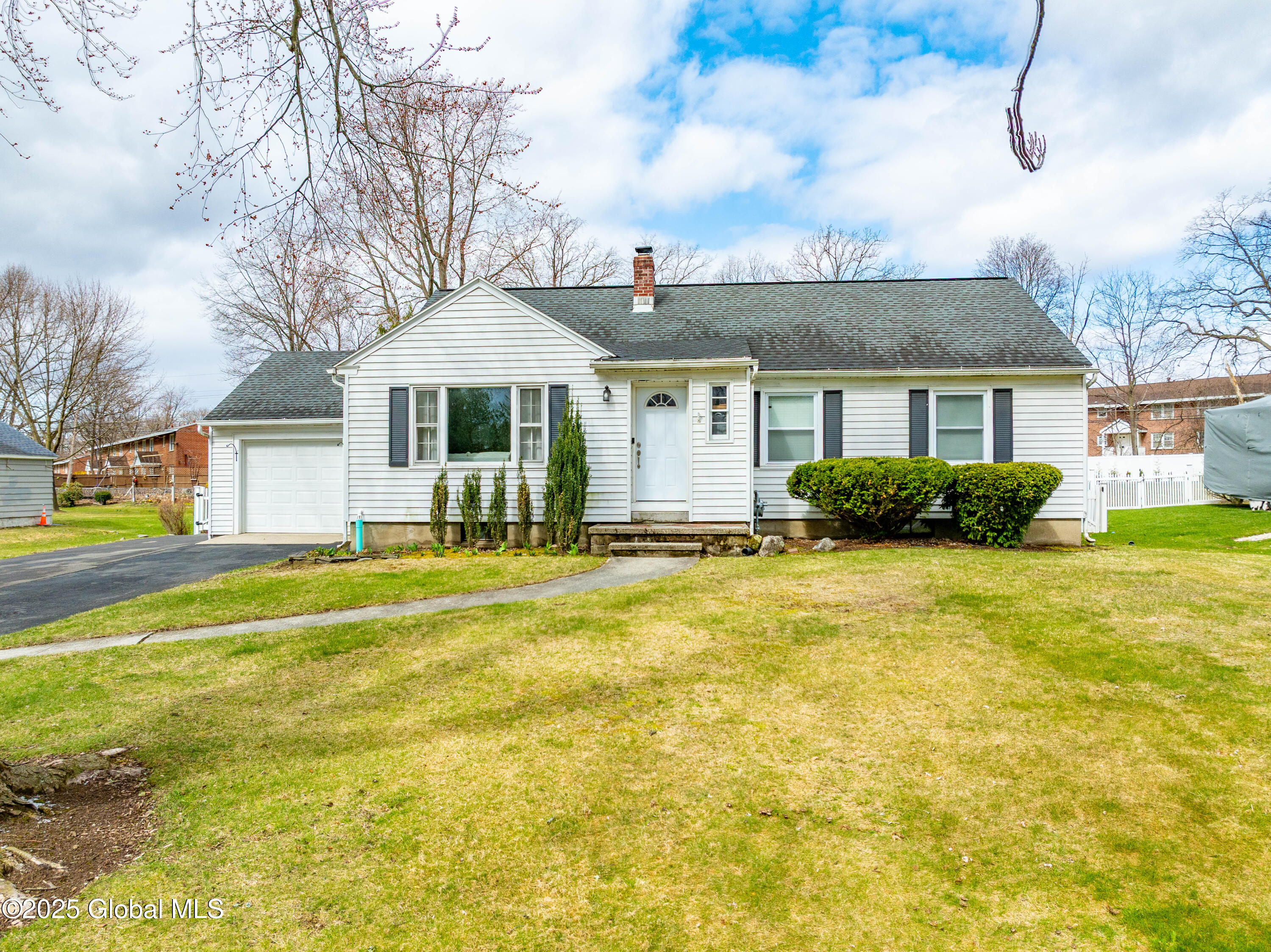 18 W Glenwood Drive, Latham, New York image 1