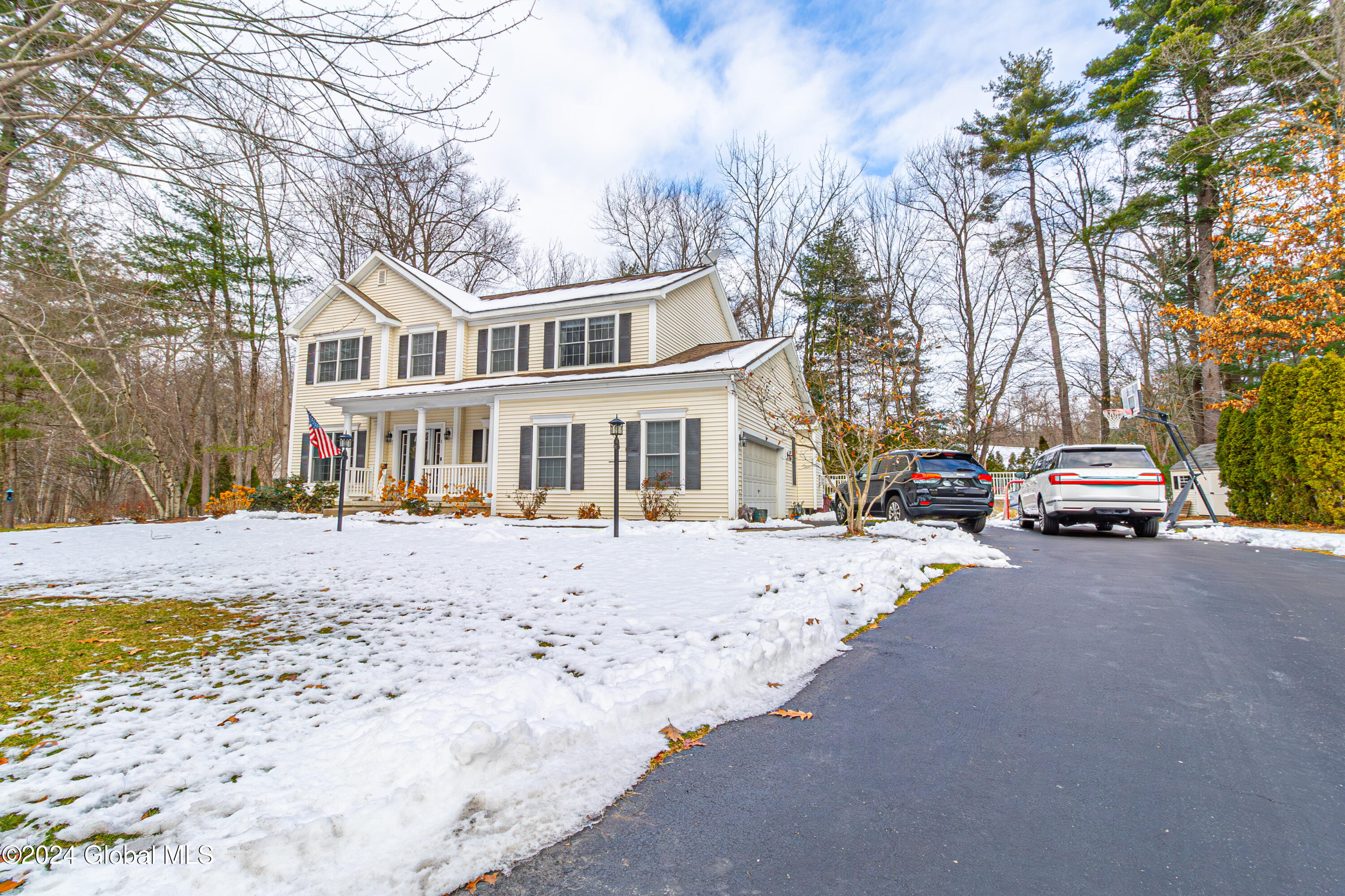 1 Sorrel Court, Clifton Park, New York image 1