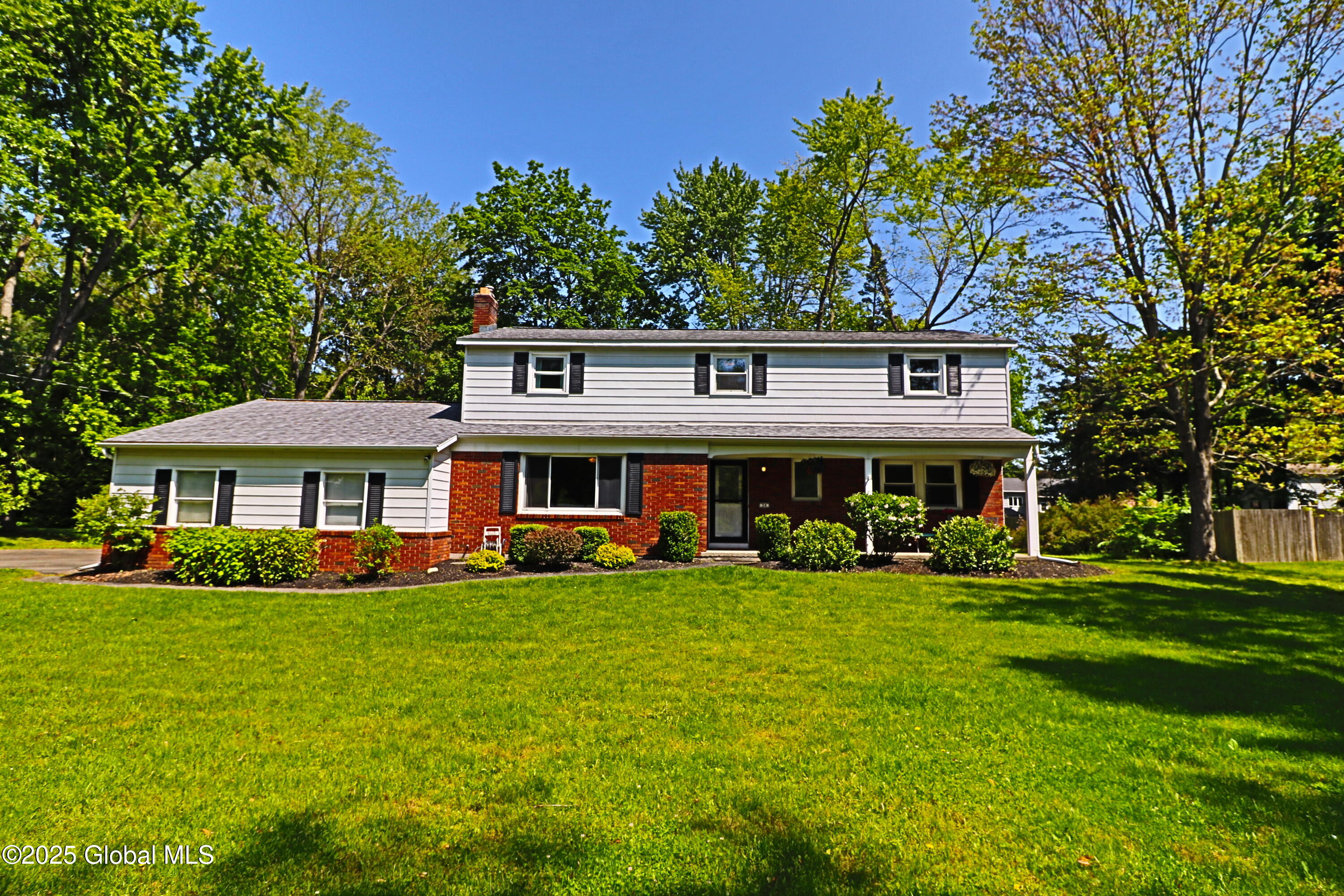 24 Valdepenas Lane Ln, Clifton Park, New York image 1