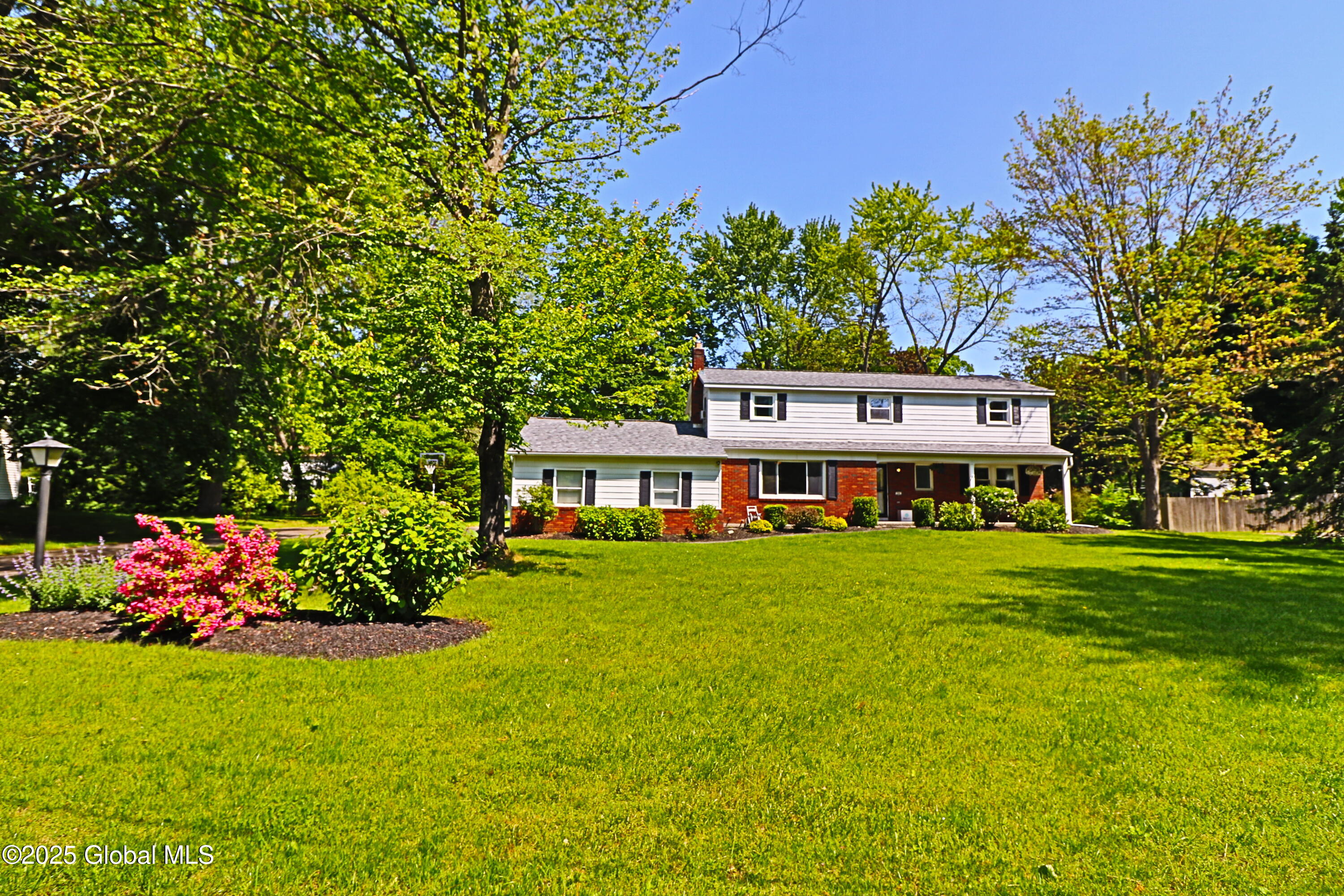 24 Valdepenas Lane Ln, Clifton Park, New York image 2
