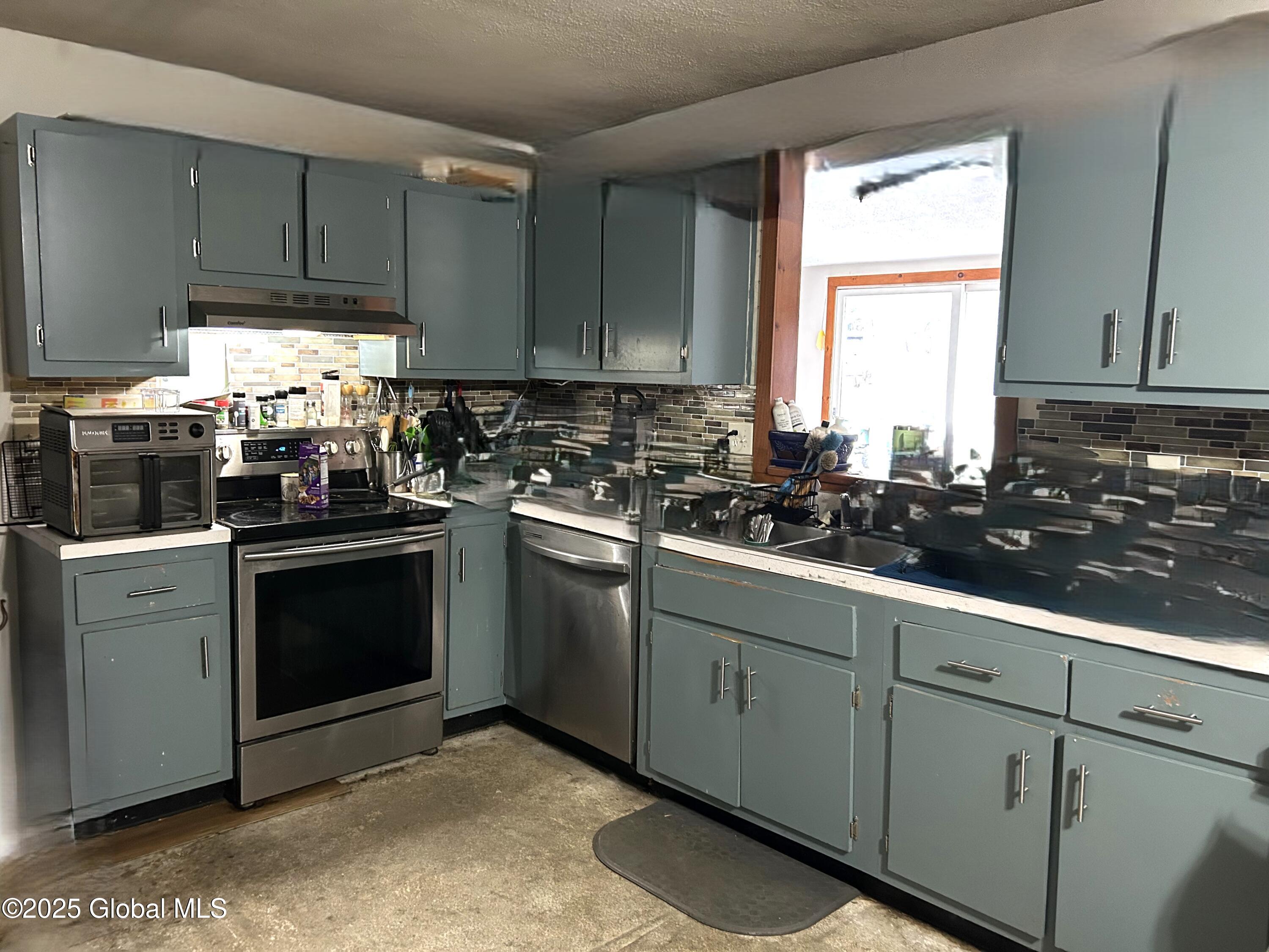 32 Robin Road, Kinderhook, New York image 2