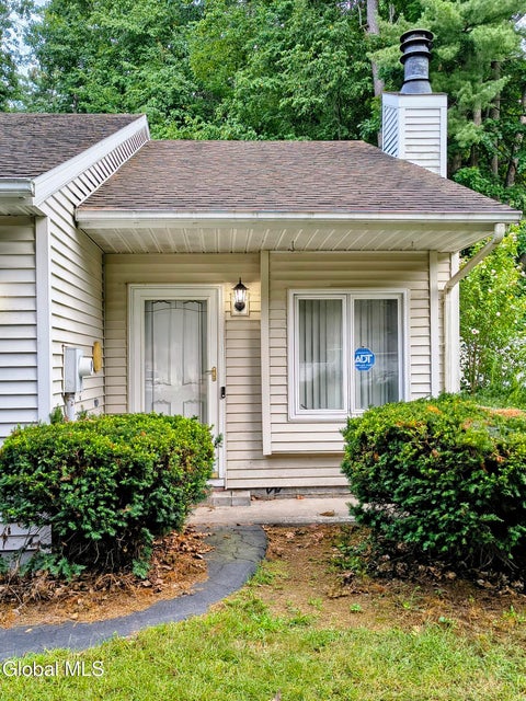 Photo of 152 Tallow Wood Drive, Clifton Park, NY 12065 (MLS # 202626107)